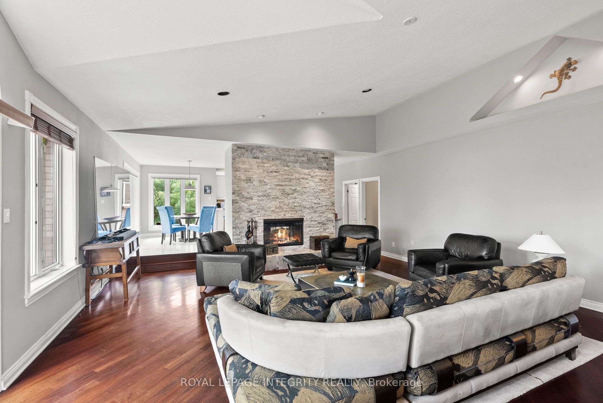 6 Marchbrook Circle Property Photo 10