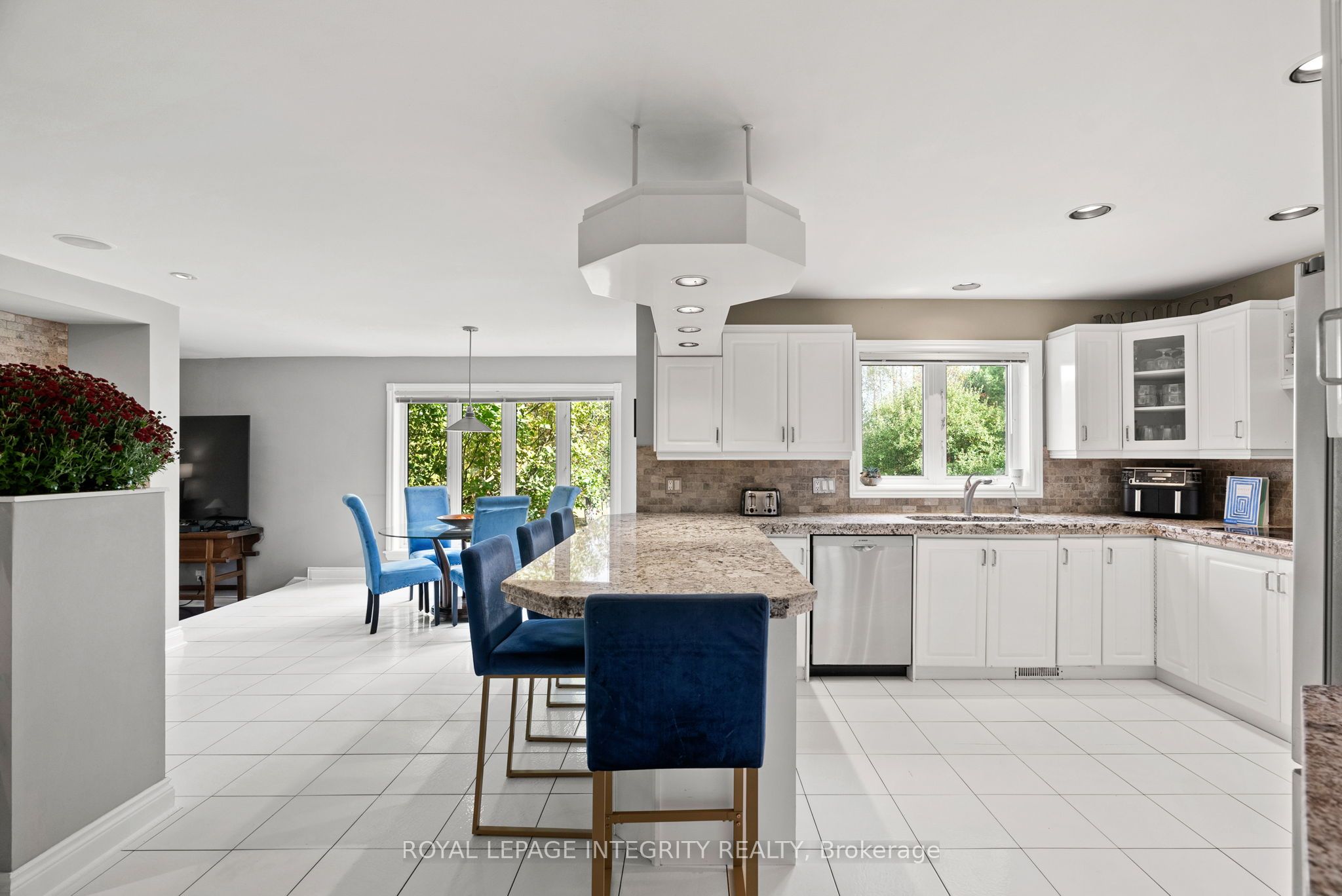 6 Marchbrook Circle Property Photo 20