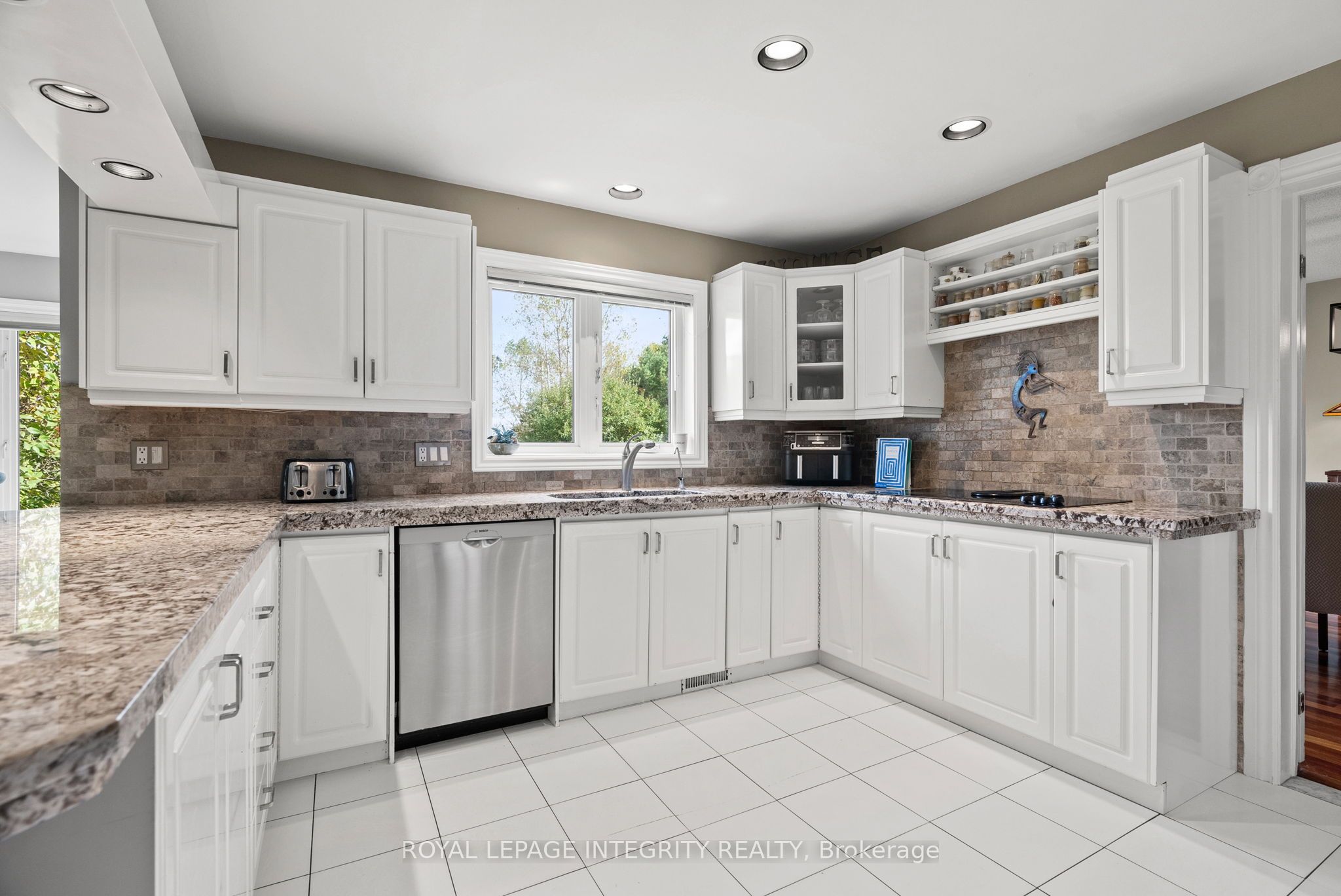 6 Marchbrook Circle Property Photo 21