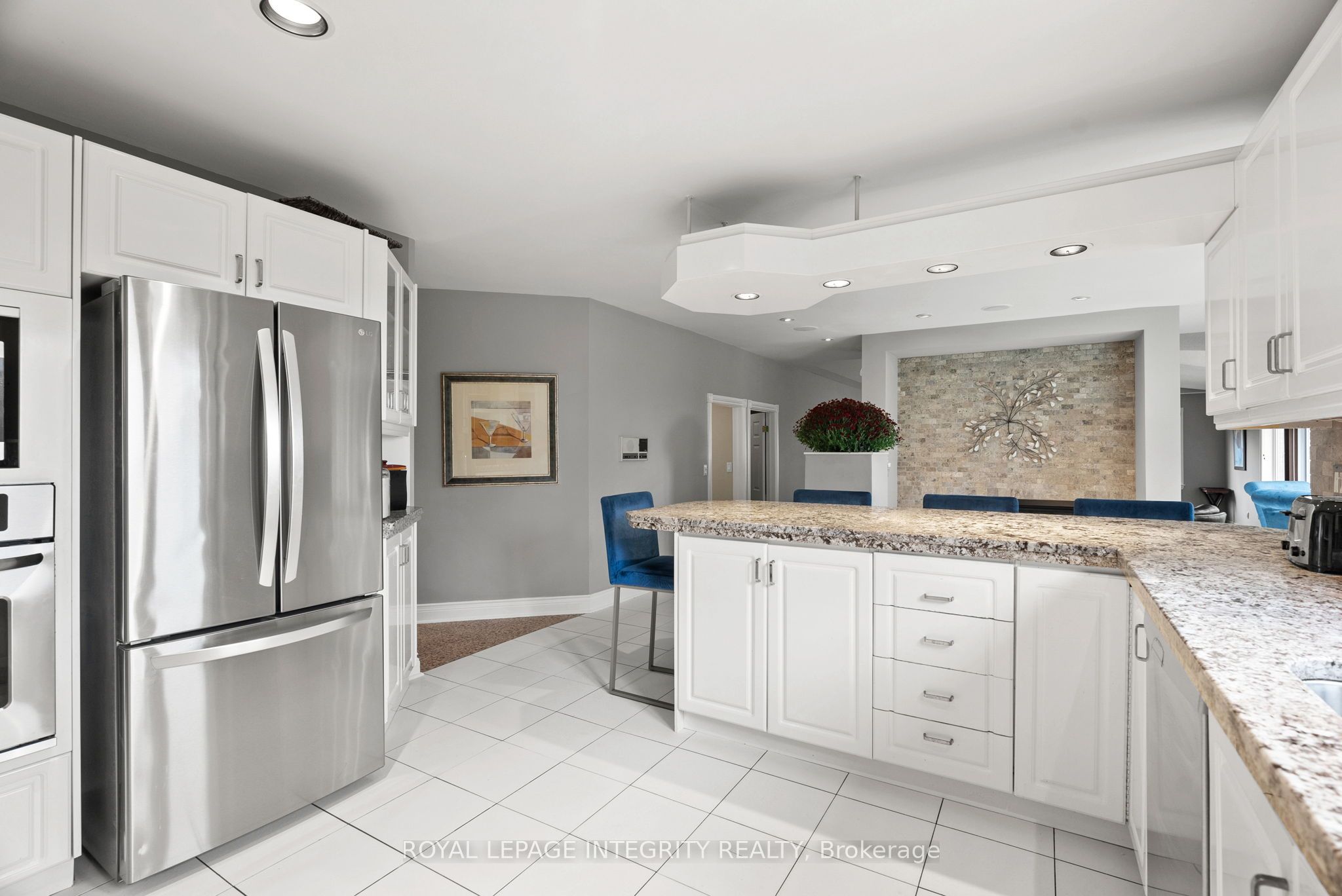 6 Marchbrook Circle Property Photo 25