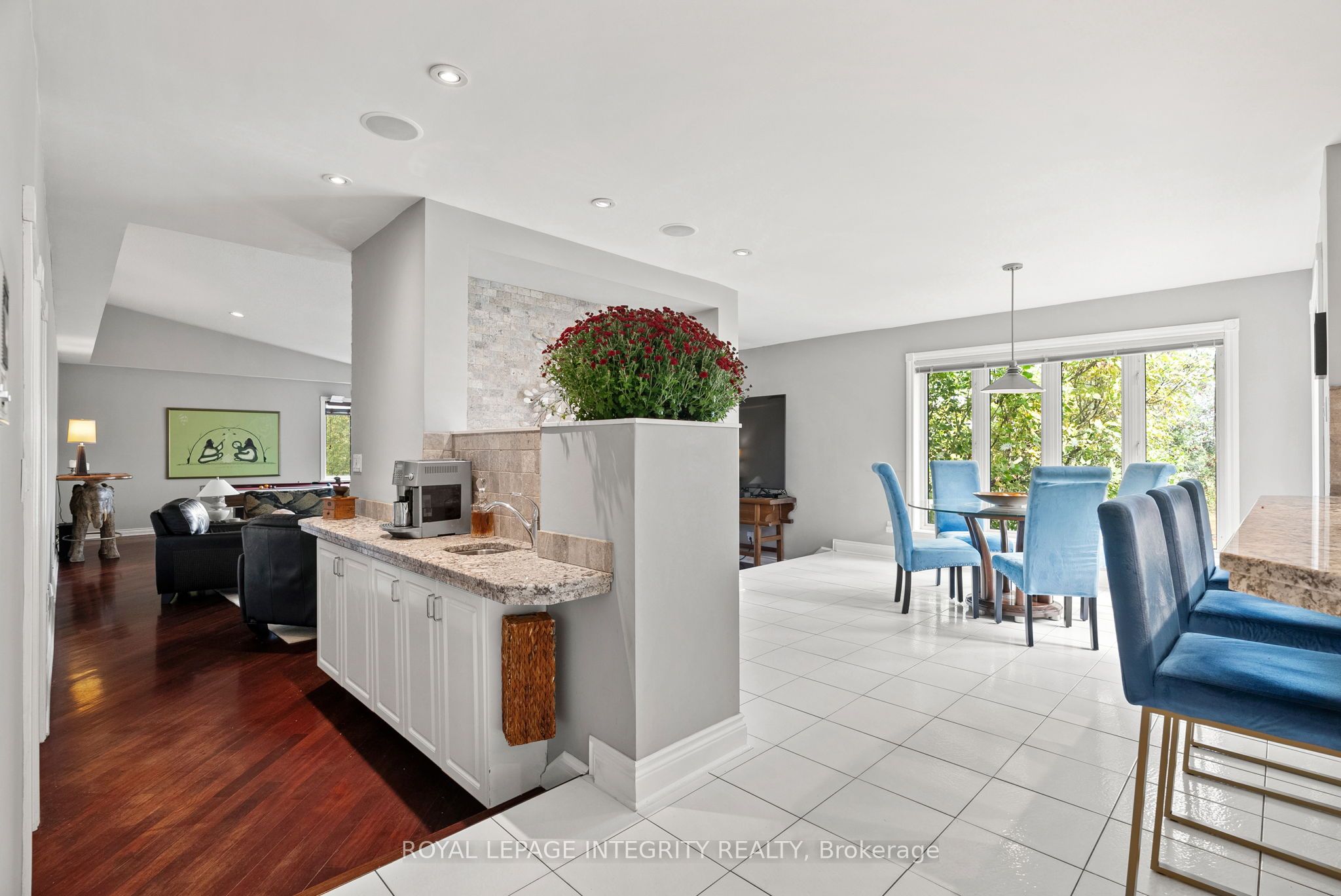6 Marchbrook Circle Property Photo 26