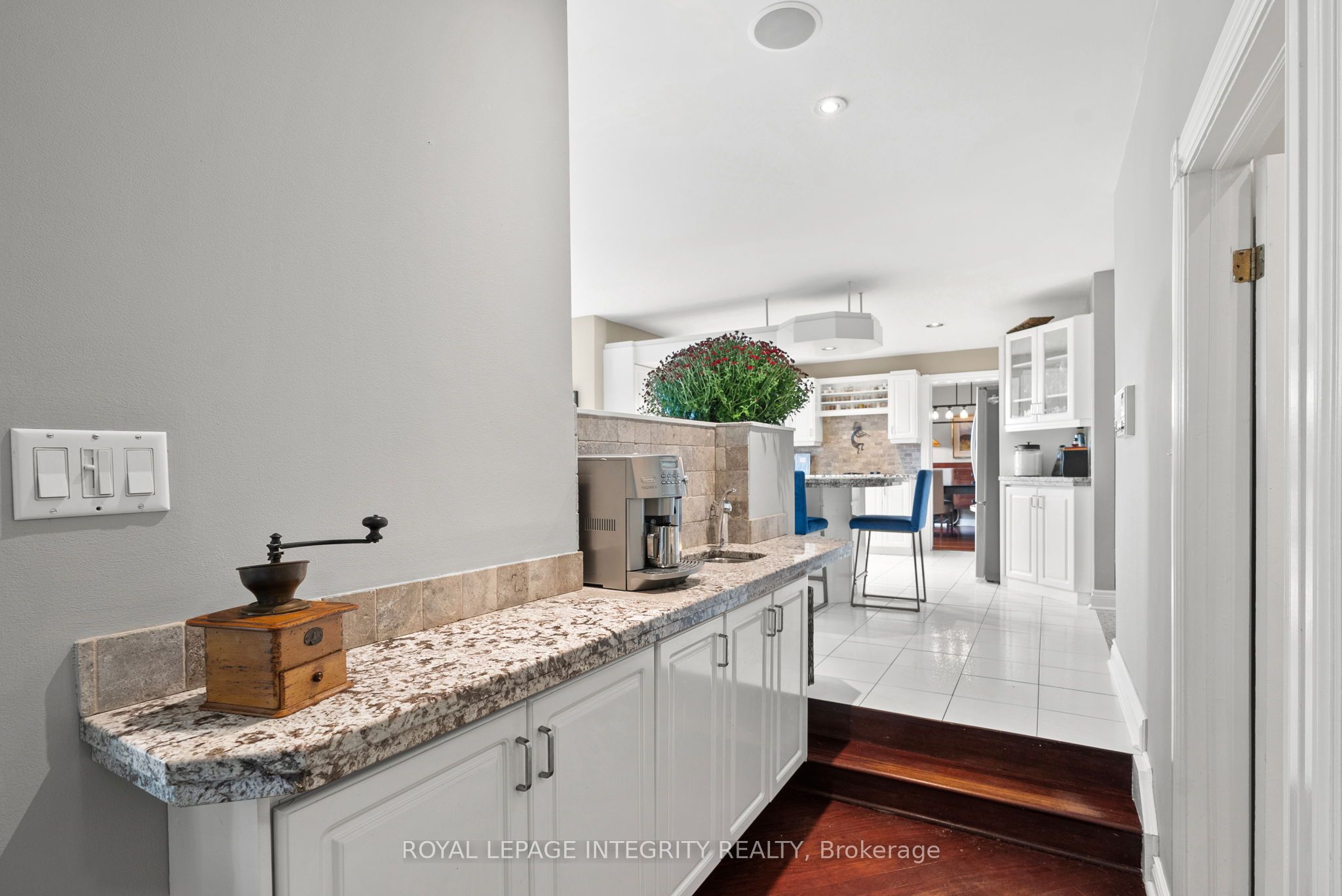 6 Marchbrook Circle Property Photo 29