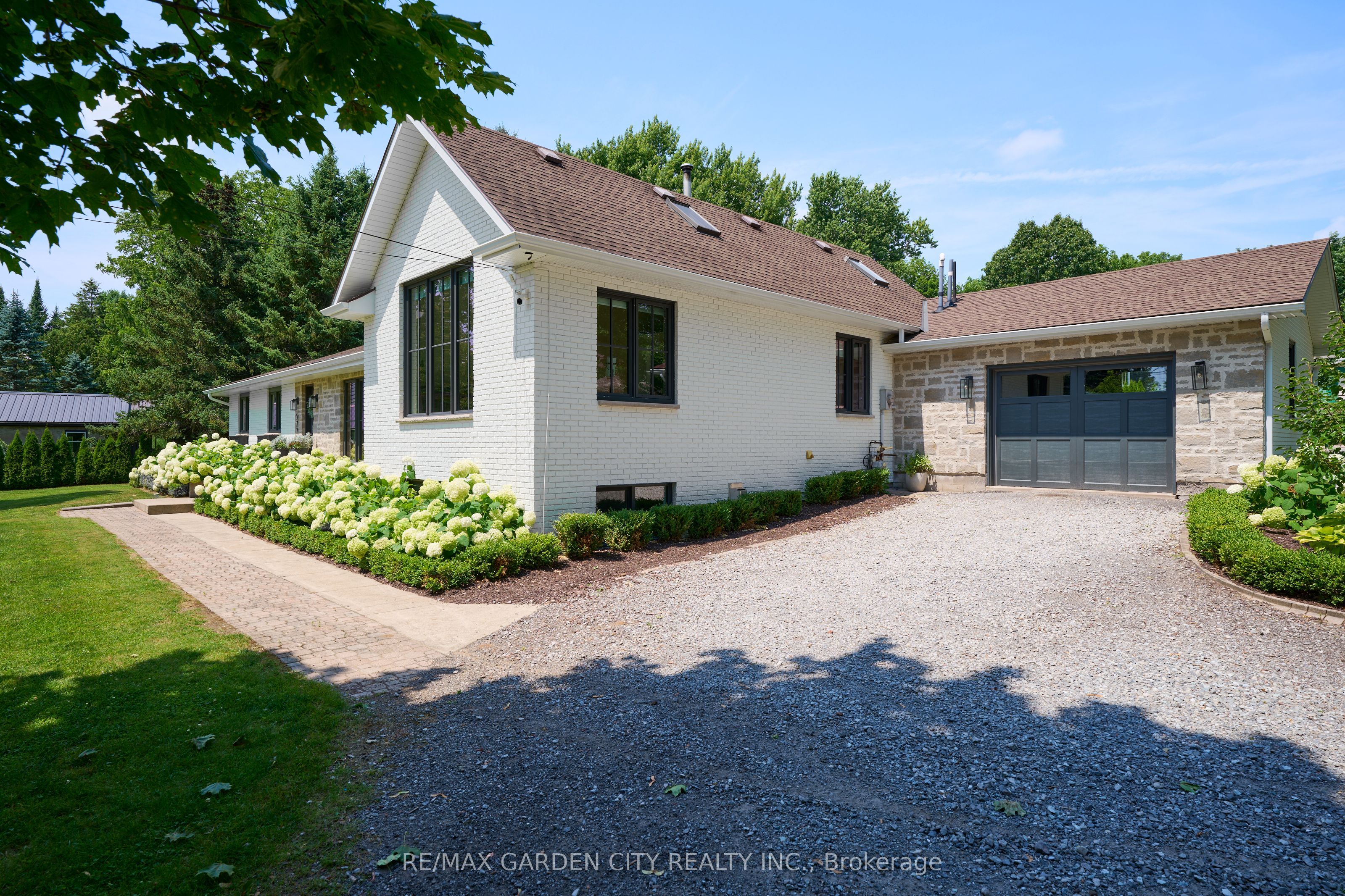 377 Canboro Road Property Photo 2