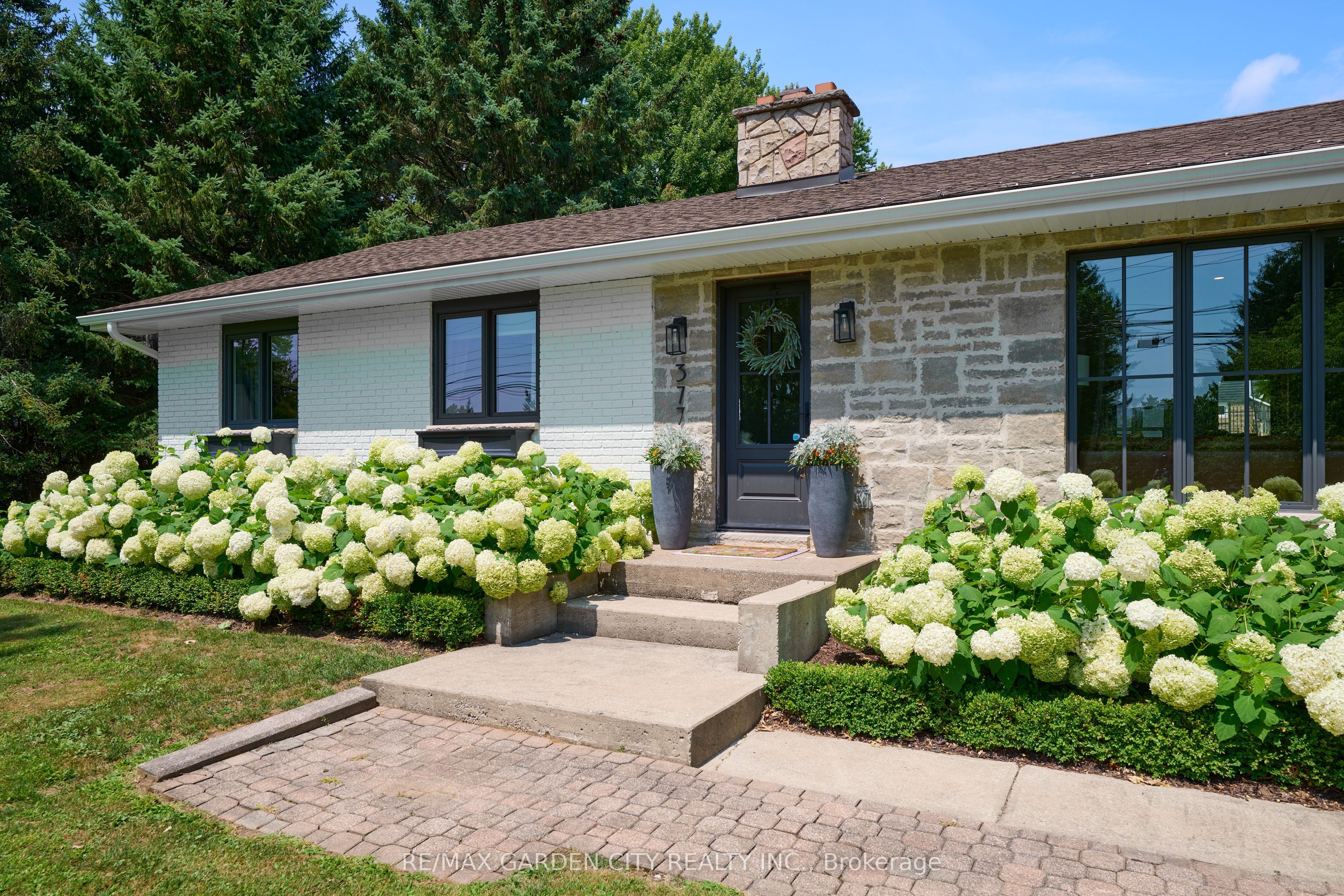 377 Canboro Road Property Photo 3
