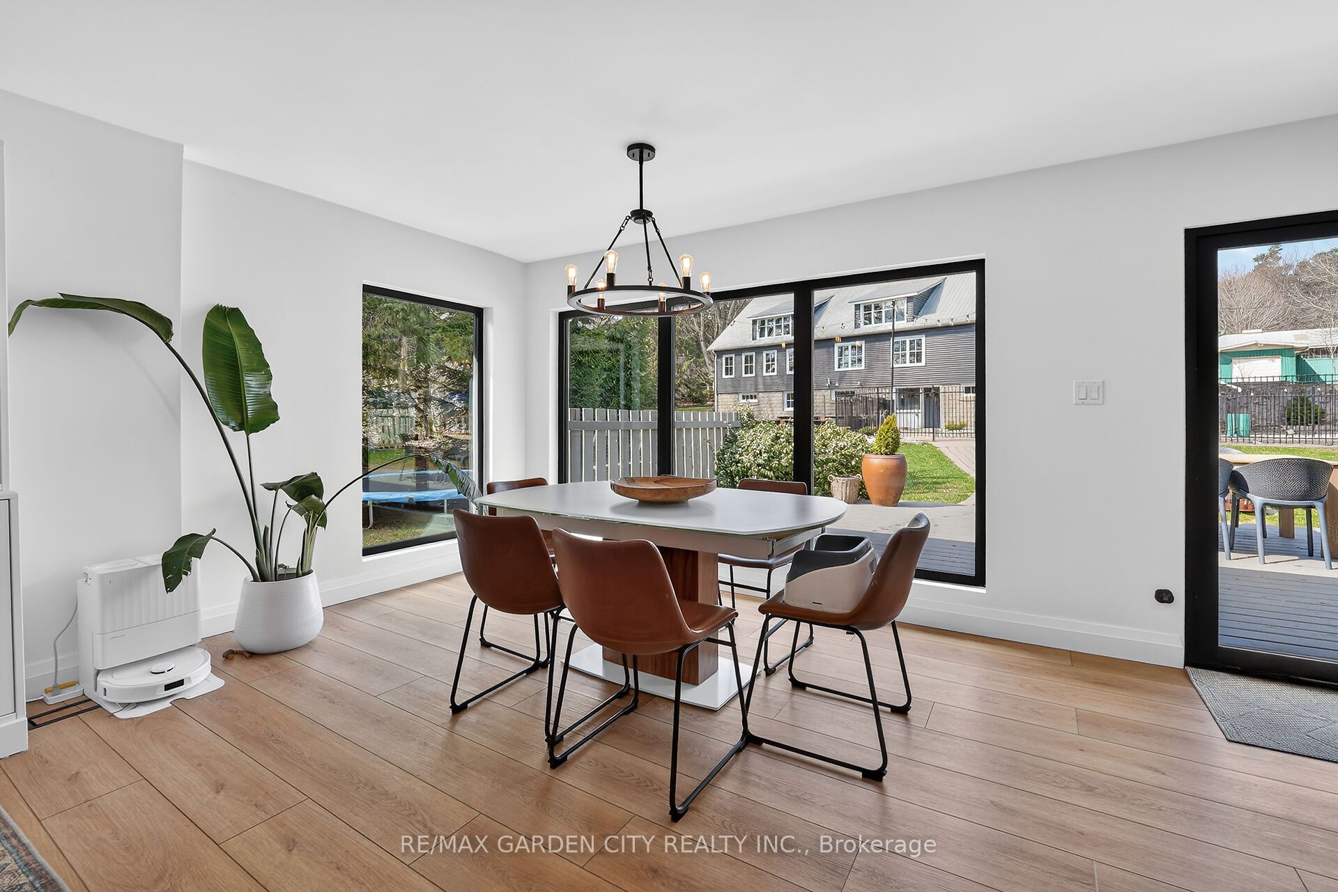 377 Canboro Road Property Photo 7