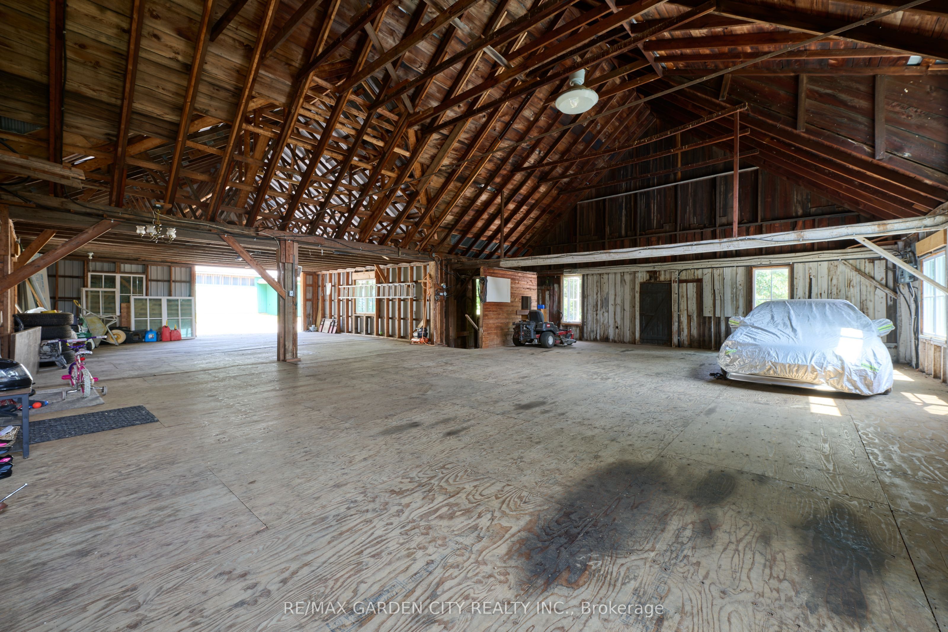 377 Canboro Road Property Photo 47