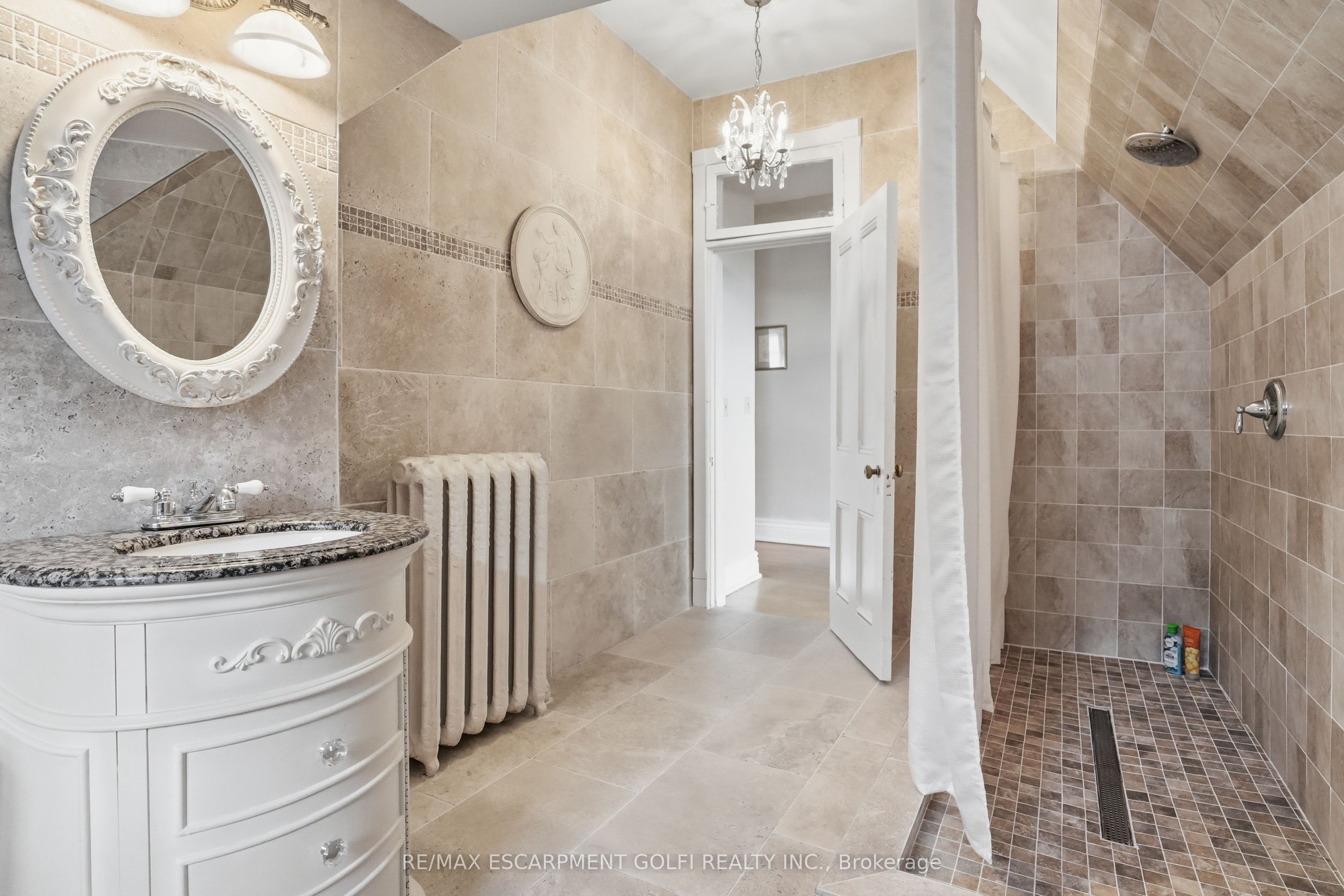 26 Ravenscliffe Avenue Property Photo 26