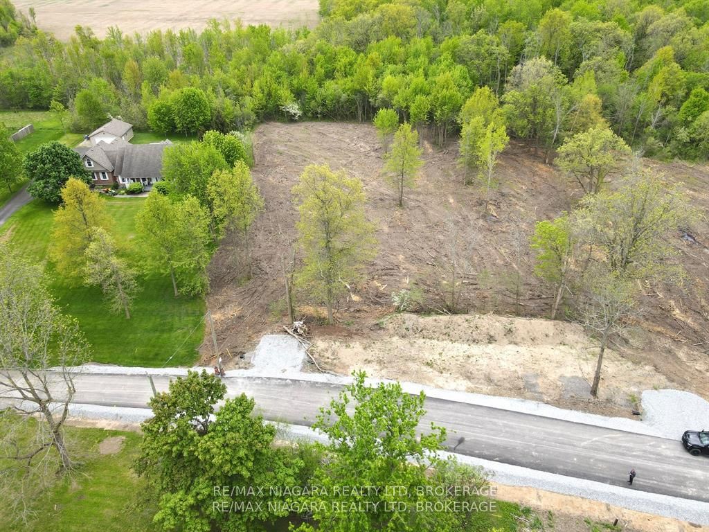 2121 Houck Crescent Property Photo 1