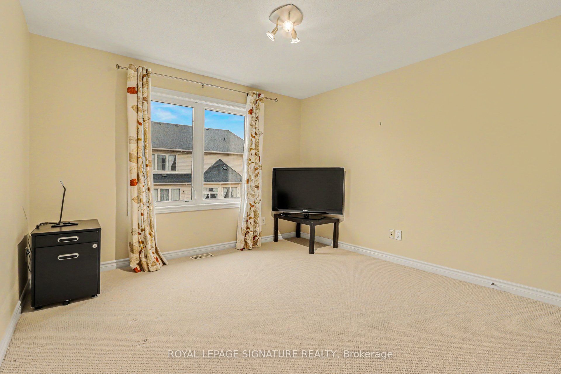 129 Tapestry Drive Property Photo 16
