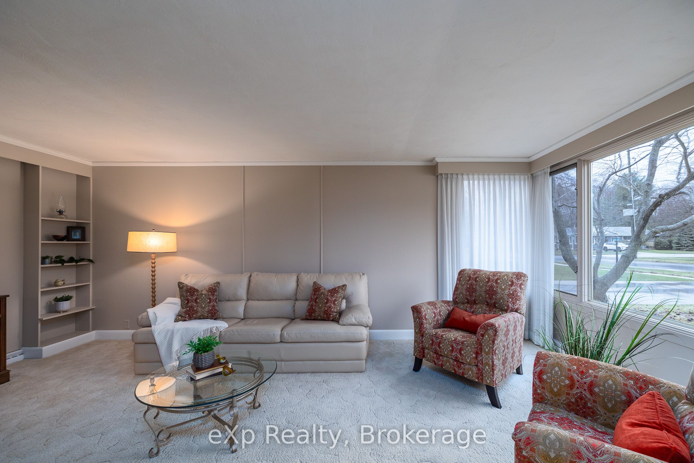 570 7th Street W Property Photo 4