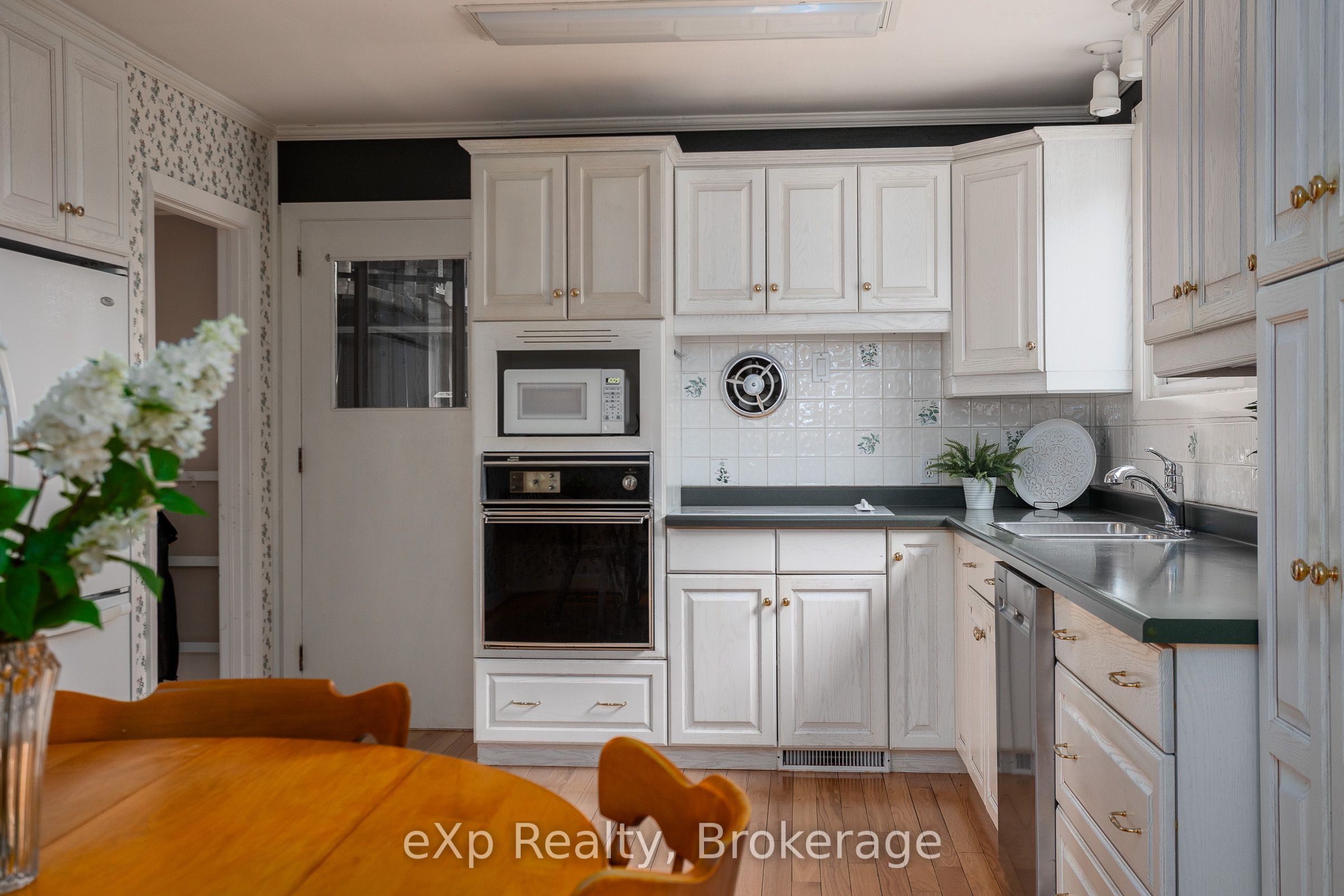 570 7th Street W Property Photo 6