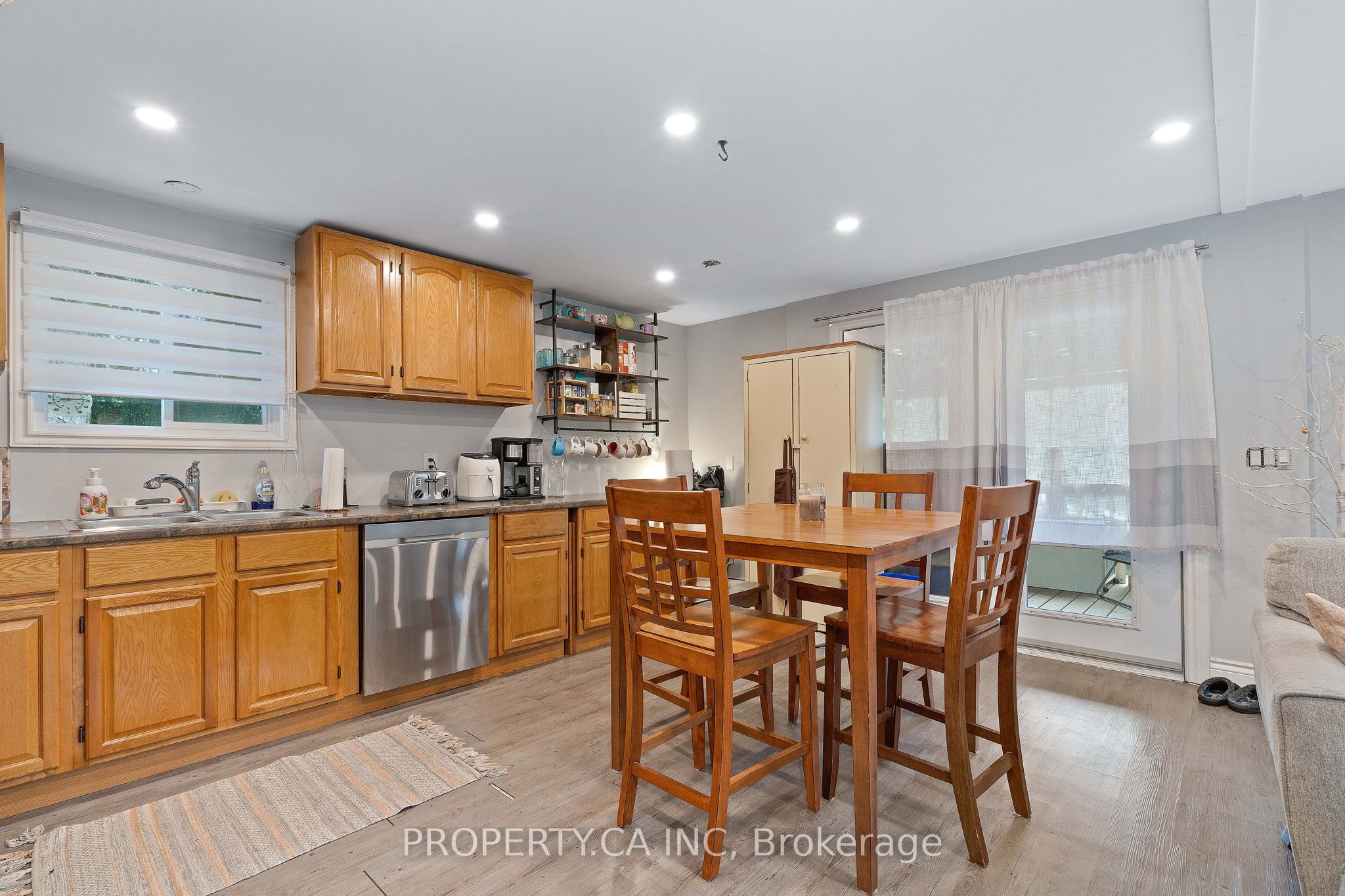 190 Ann Street Property Photo 10