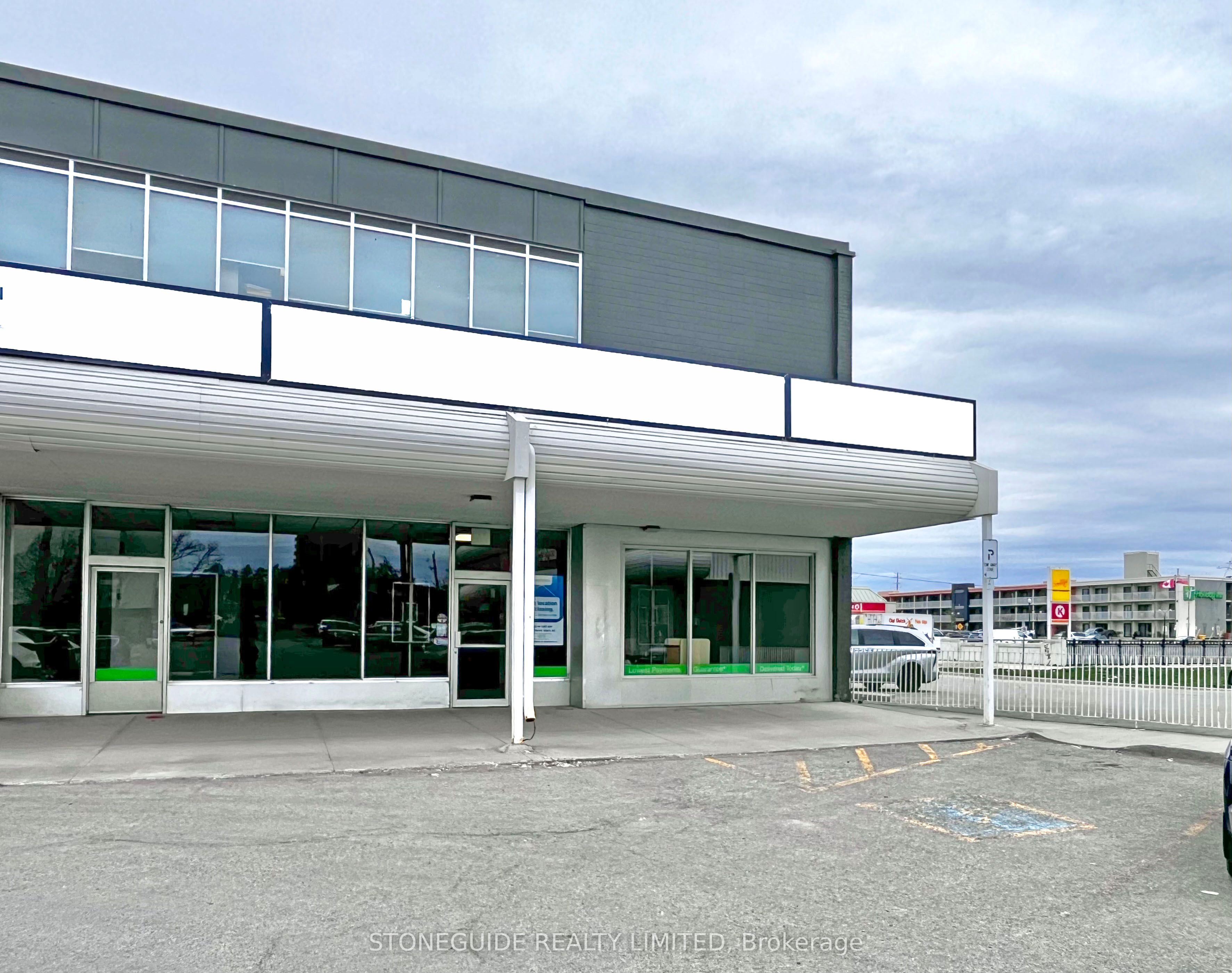 125 George Street N Property Photo 1