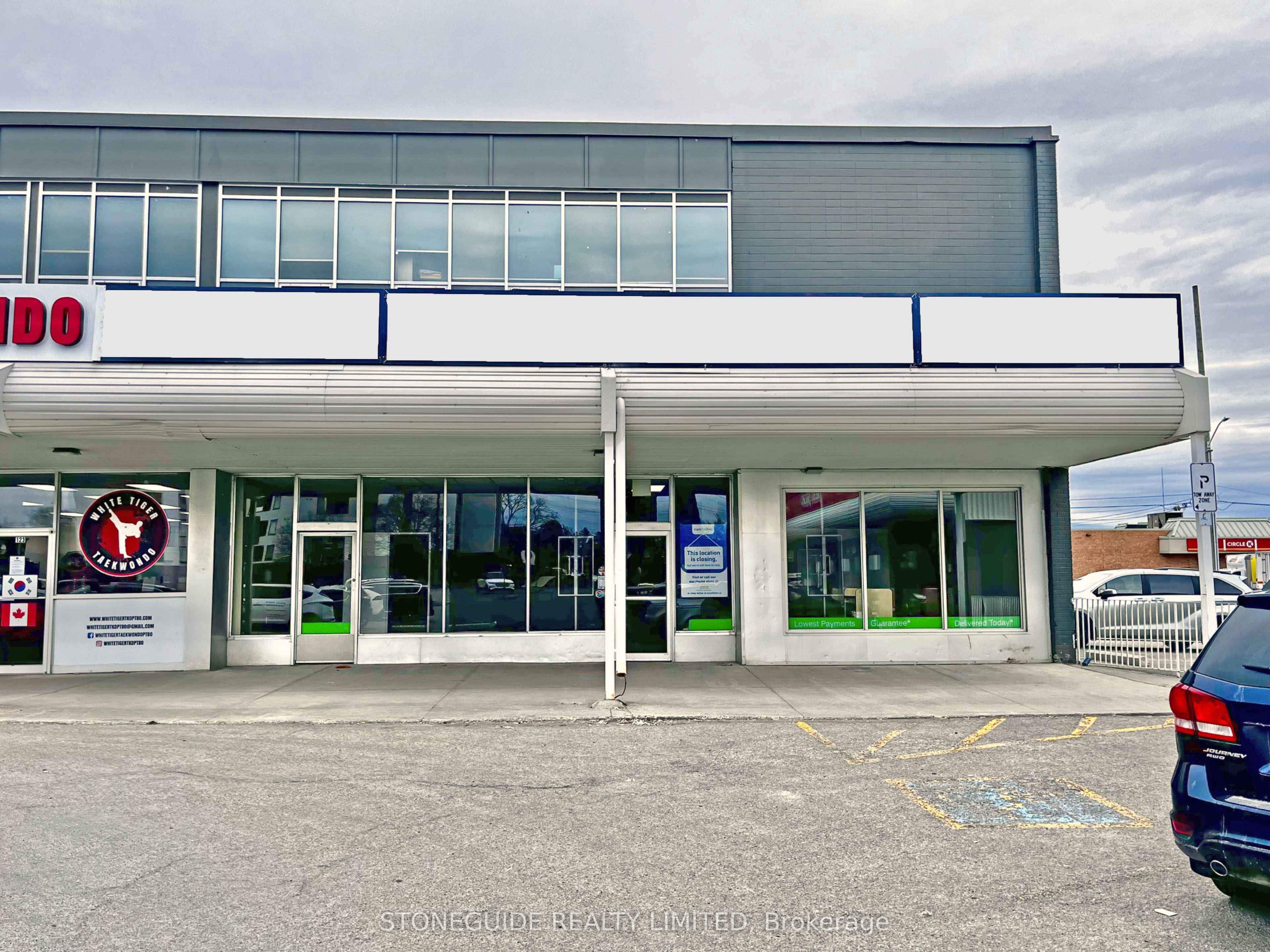 125 George Street N Property Photo 2