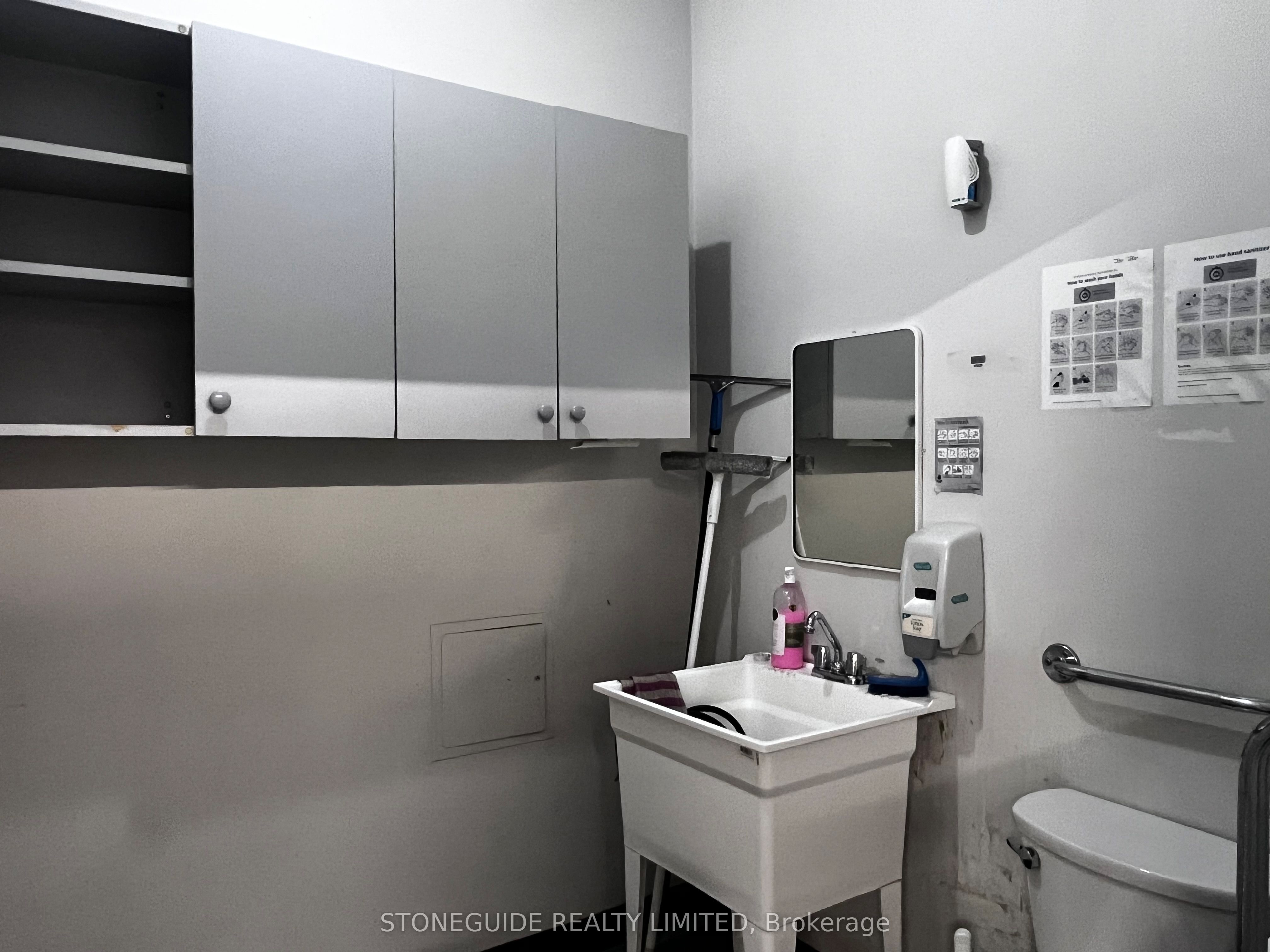 125 George Street N Property Photo 12