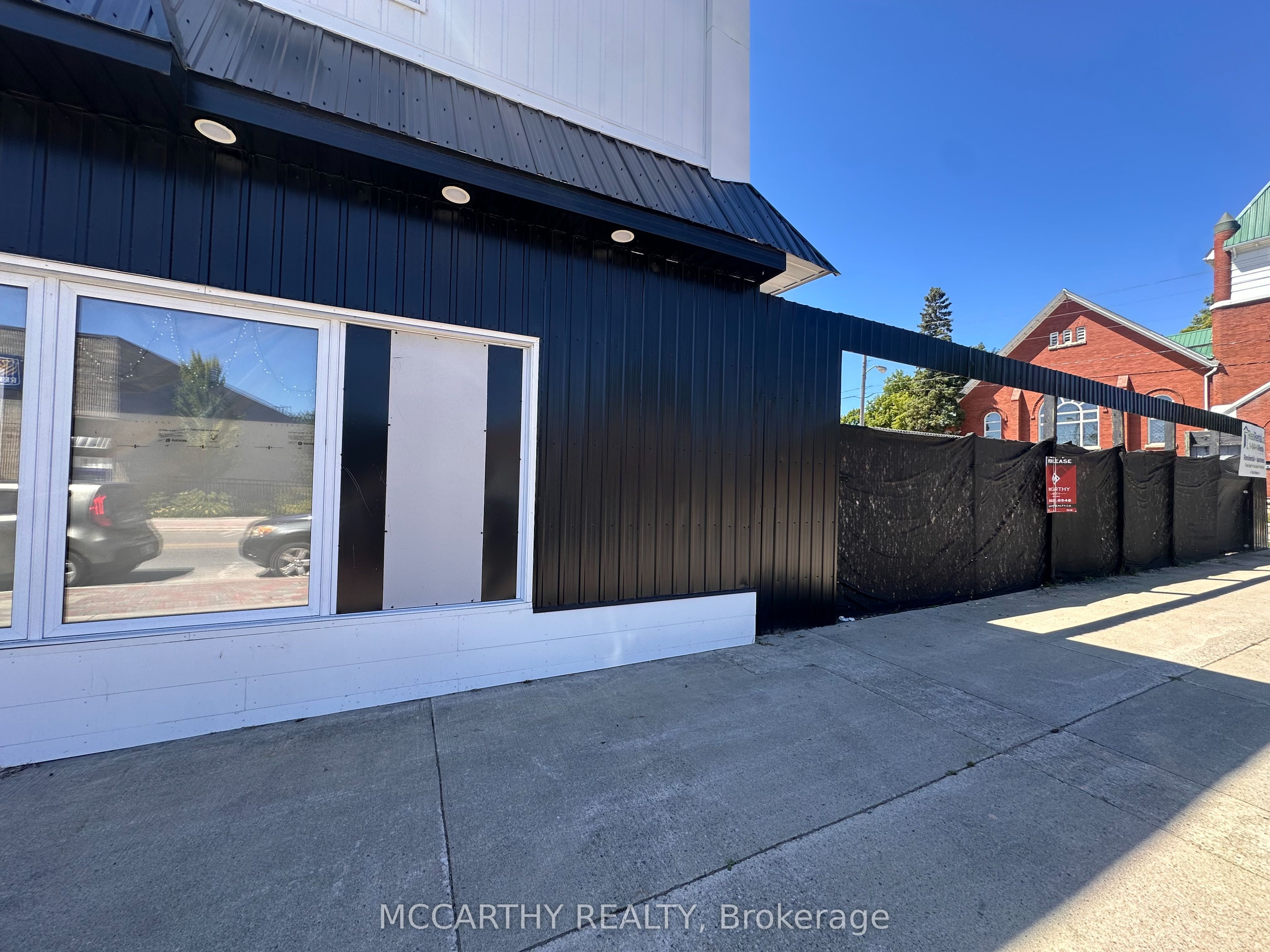 124 Owen Sound Street Property Photo 1