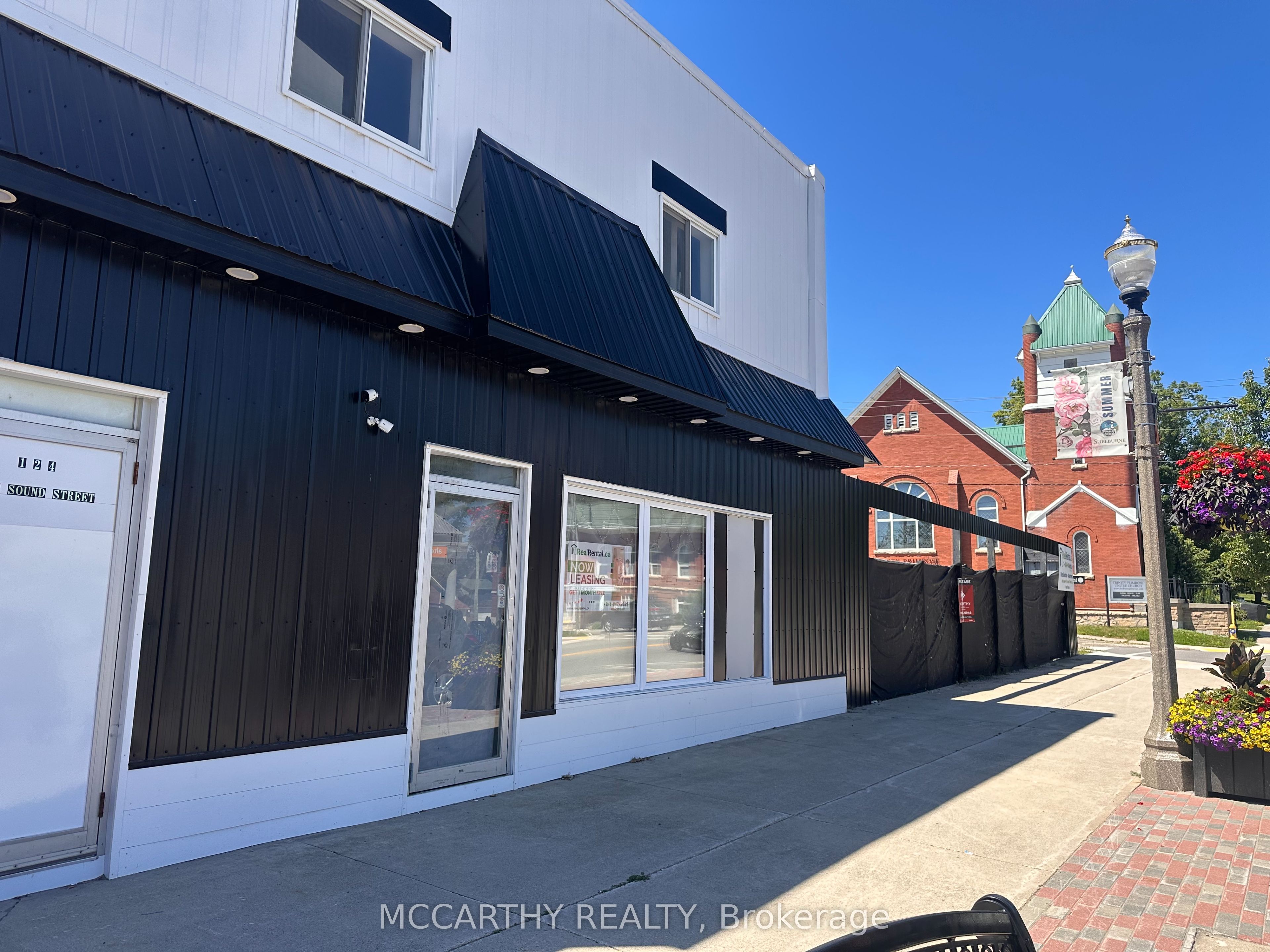 124 Owen Sound Street Property Photo 2