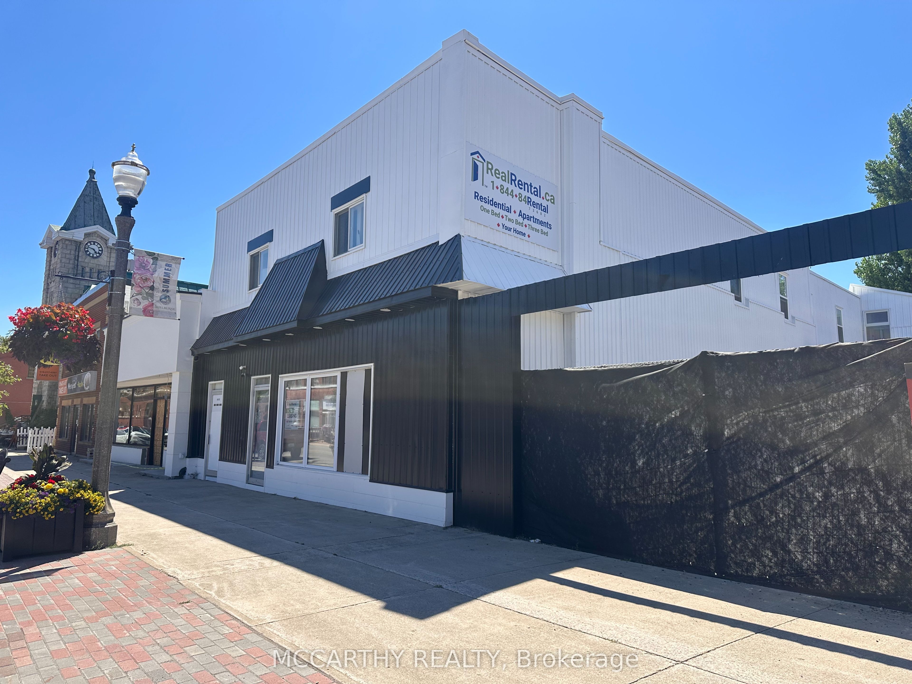 124 Owen Sound Street Property Photo 3