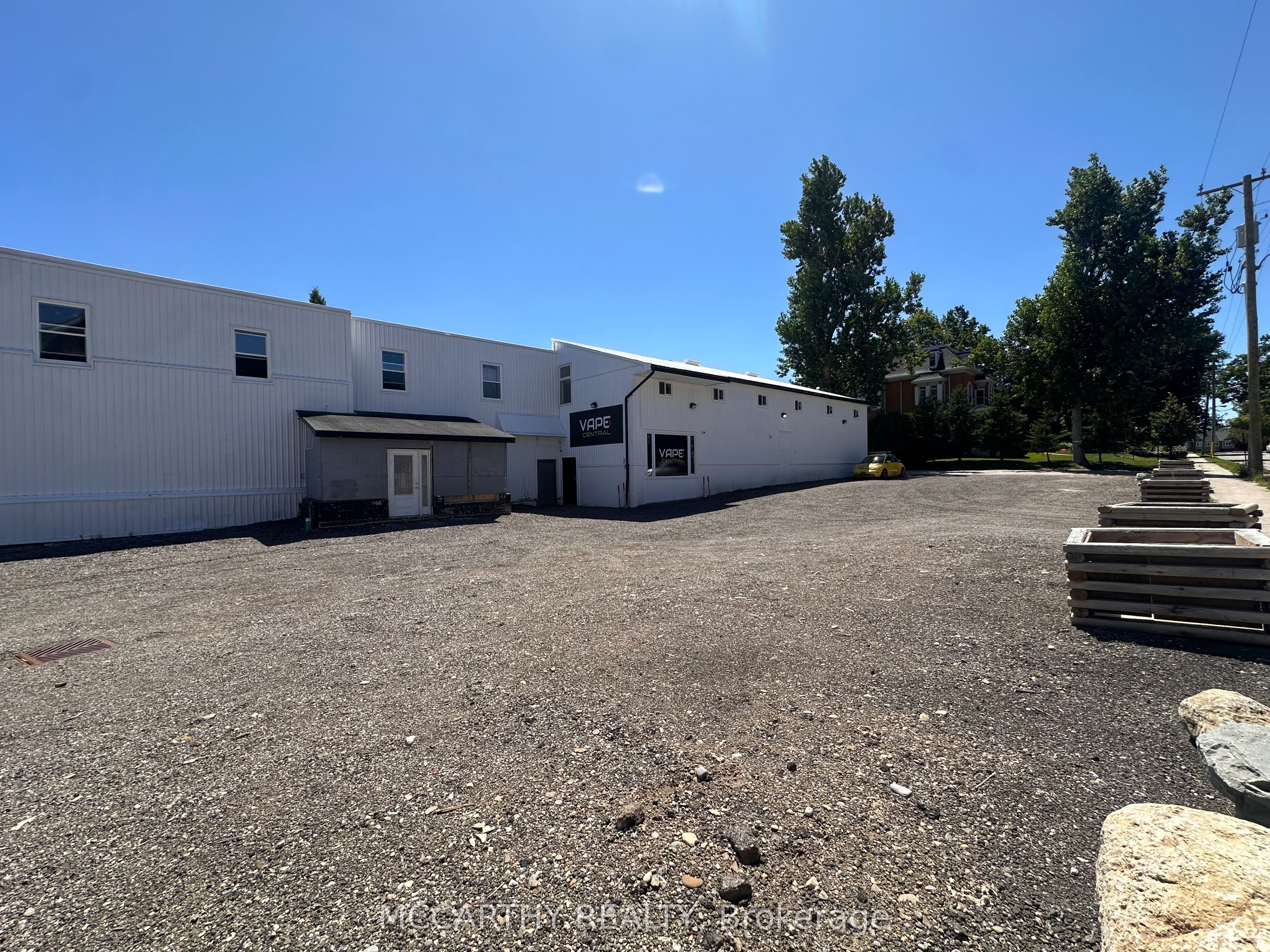 124 Owen Sound Street Property Photo 8