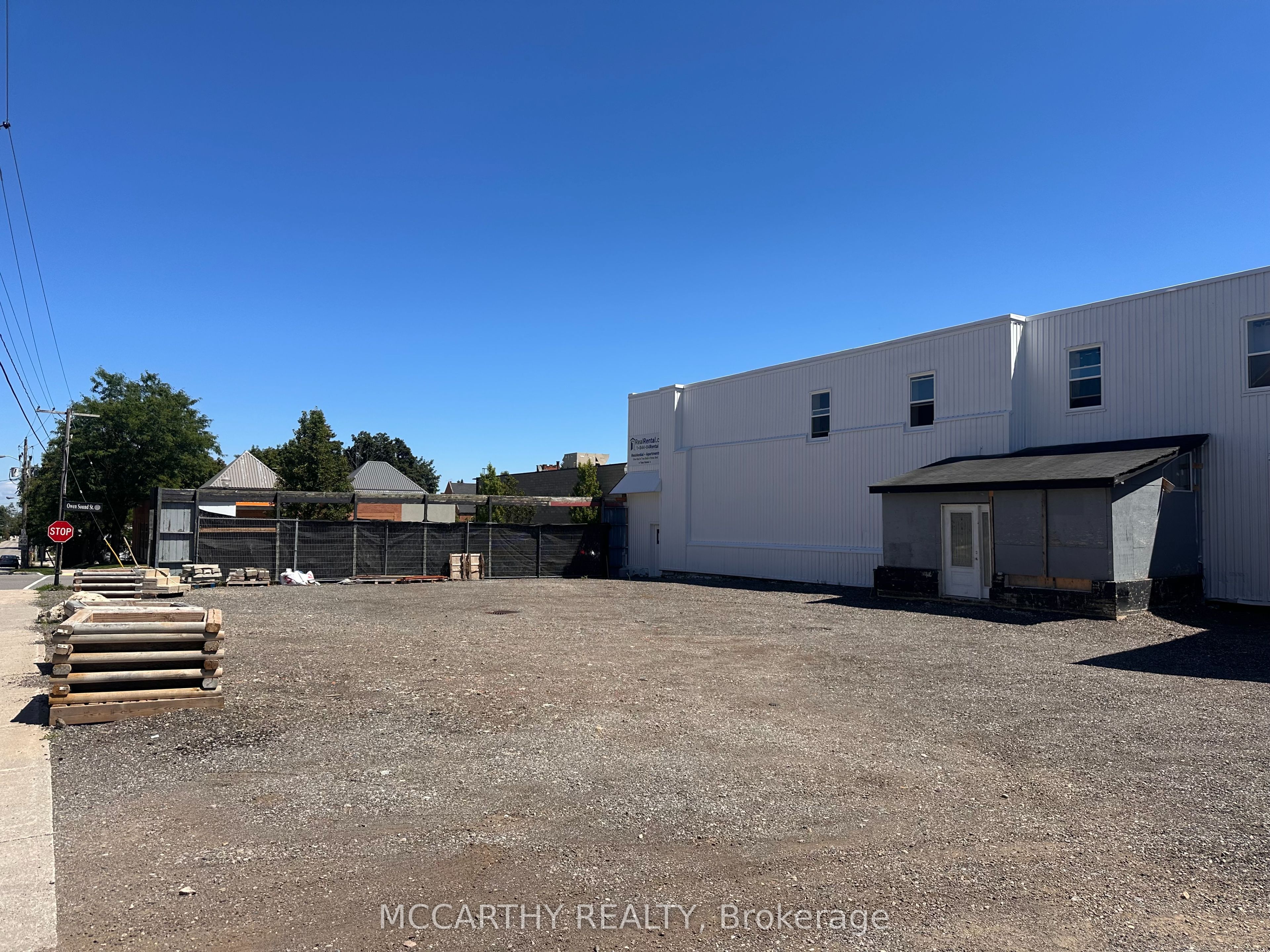 124 Owen Sound Street Property Photo 9