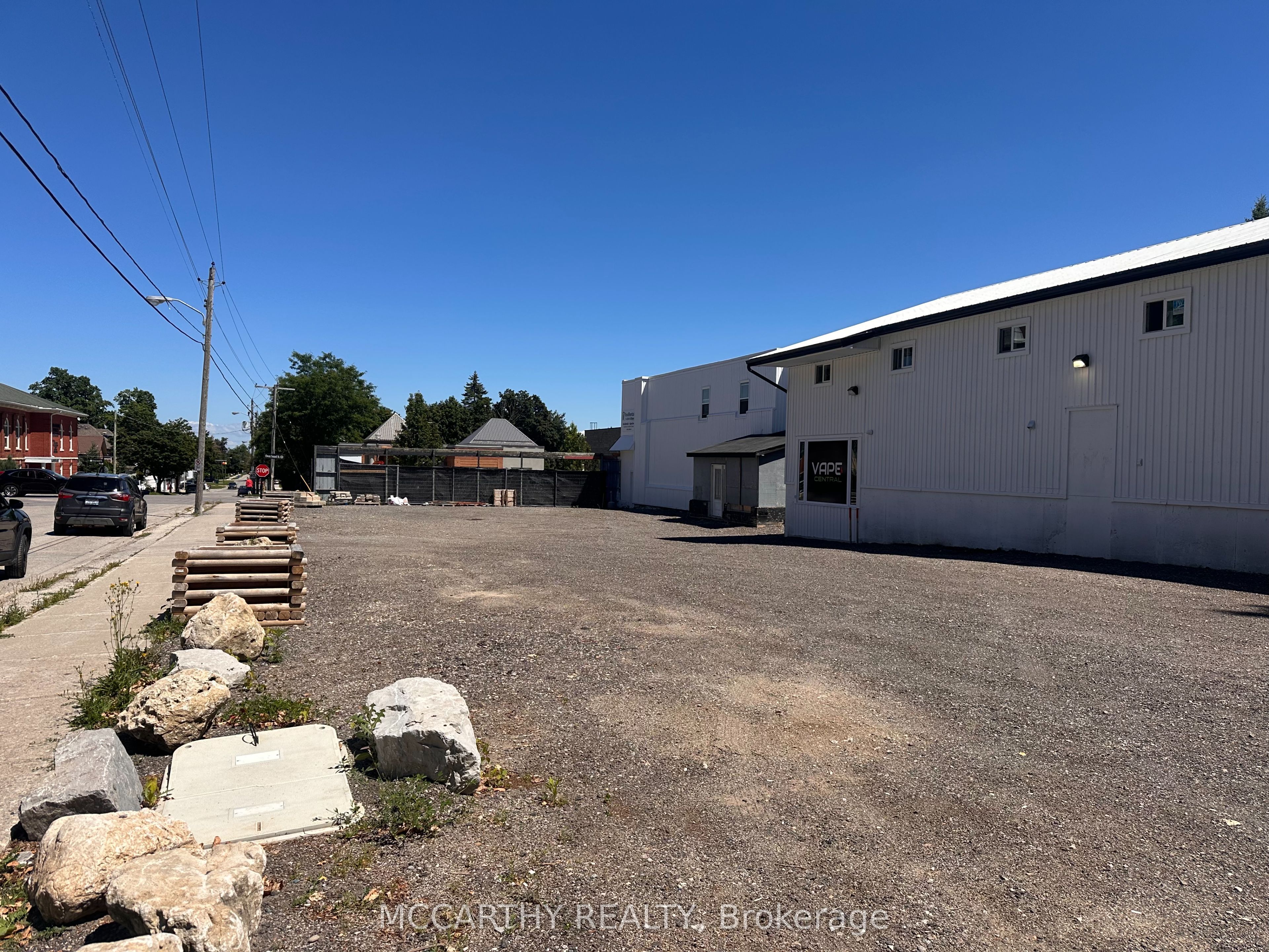 124 Owen Sound Street Property Photo 10