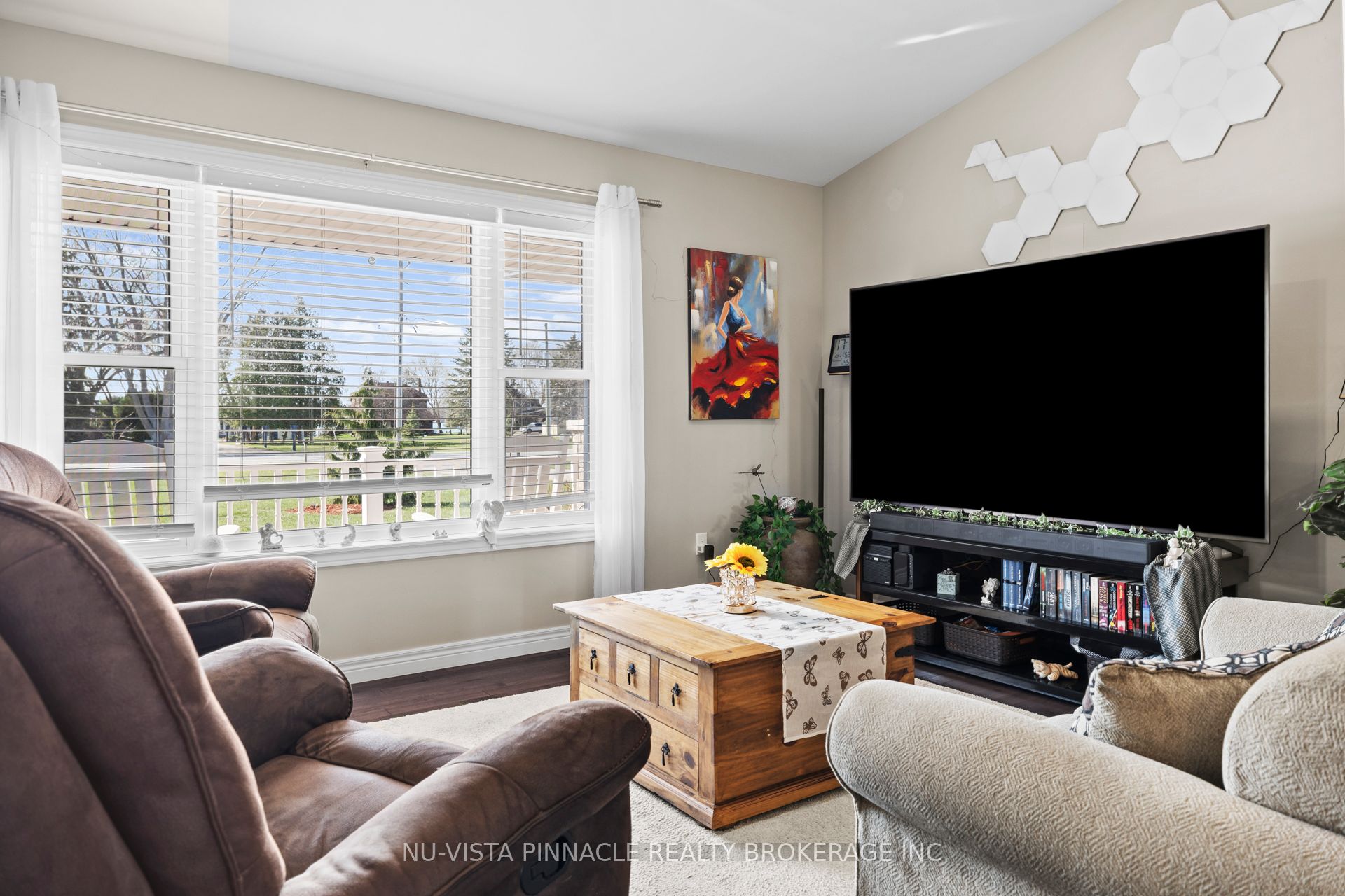 3864 St Clair Parkway Property Photo 8
