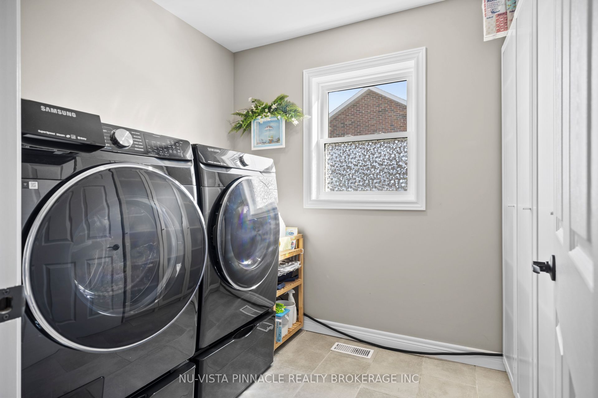 3864 St Clair Parkway Property Photo 21