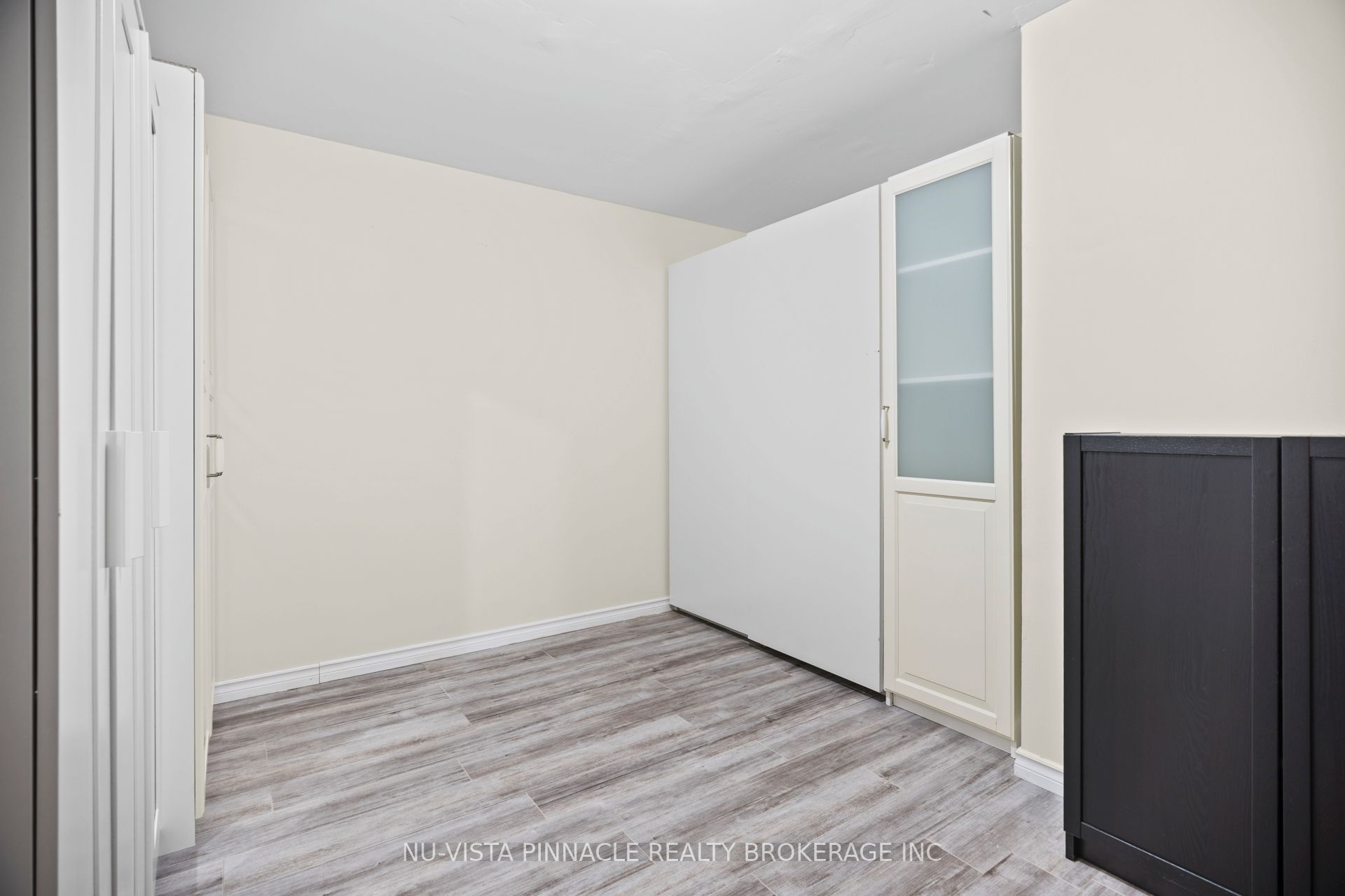 3864 St Clair Parkway Property Photo 27