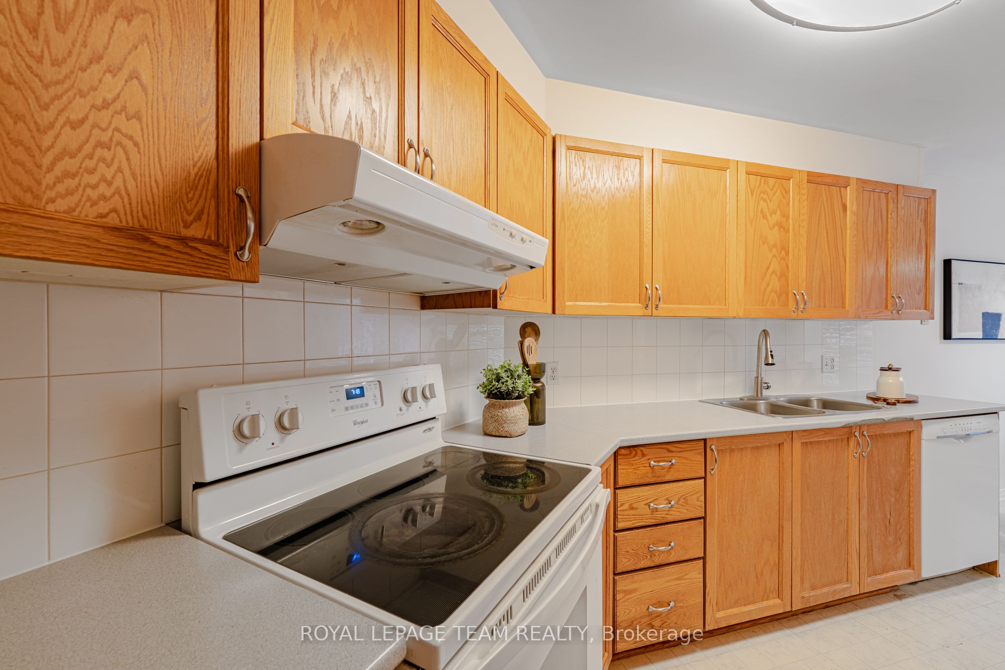1615 Locksley Lane Property Photo 18