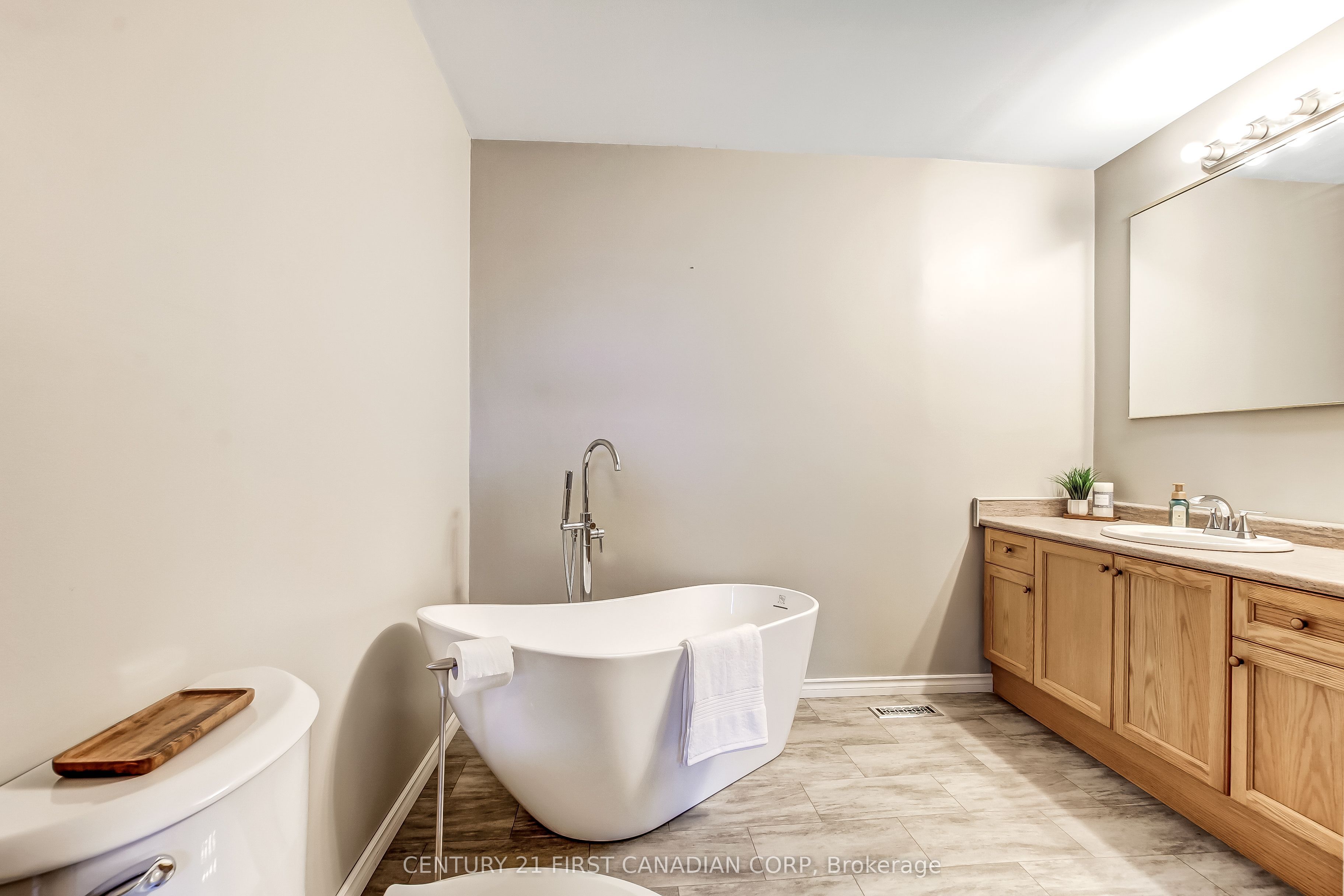 114 Connaught Avenue Property Photo 13