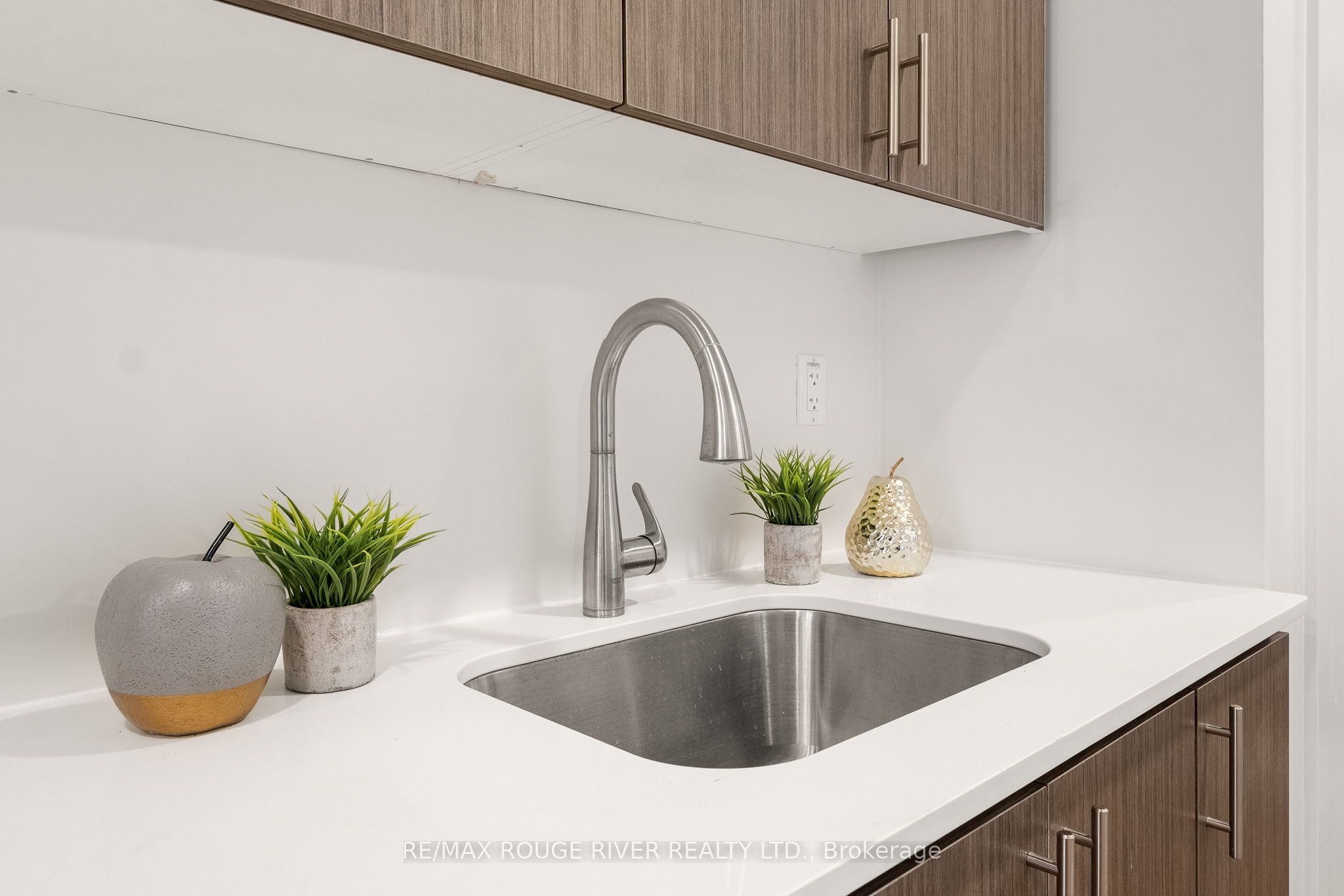 185 Division Street 108 Property Photo 18