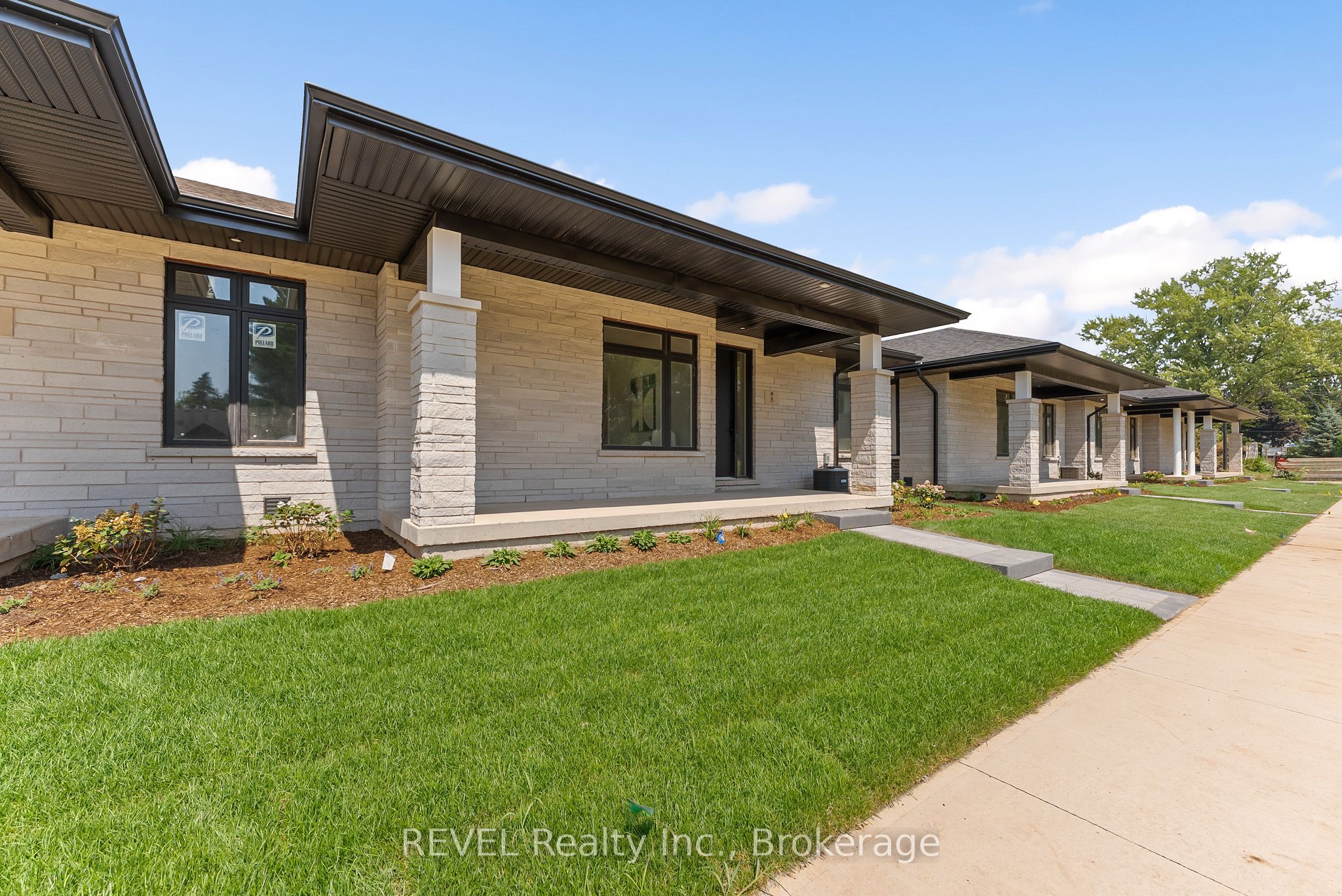 8 Accursi Crescent Property Photo 2