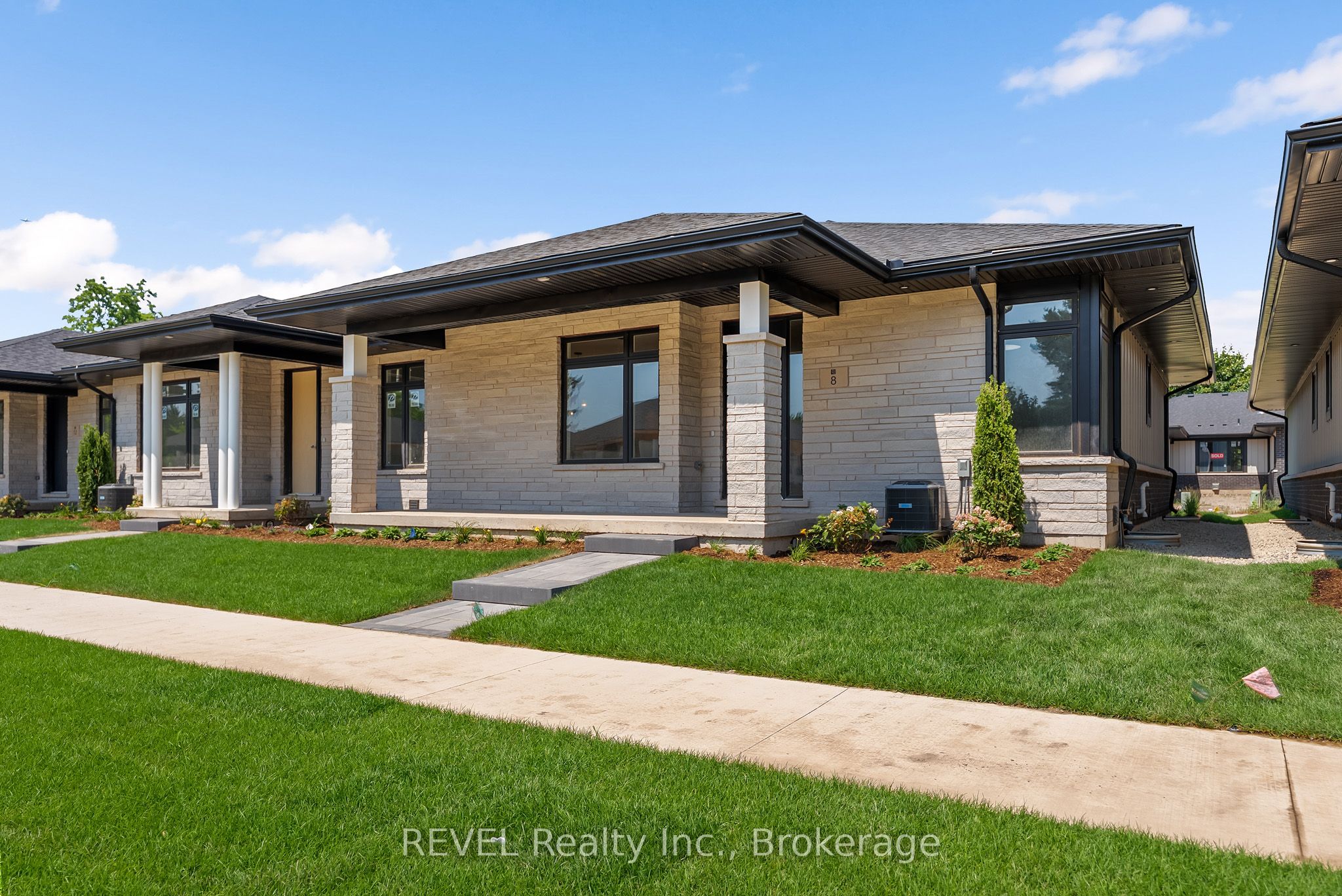 8 Accursi Crescent Property Photo 3