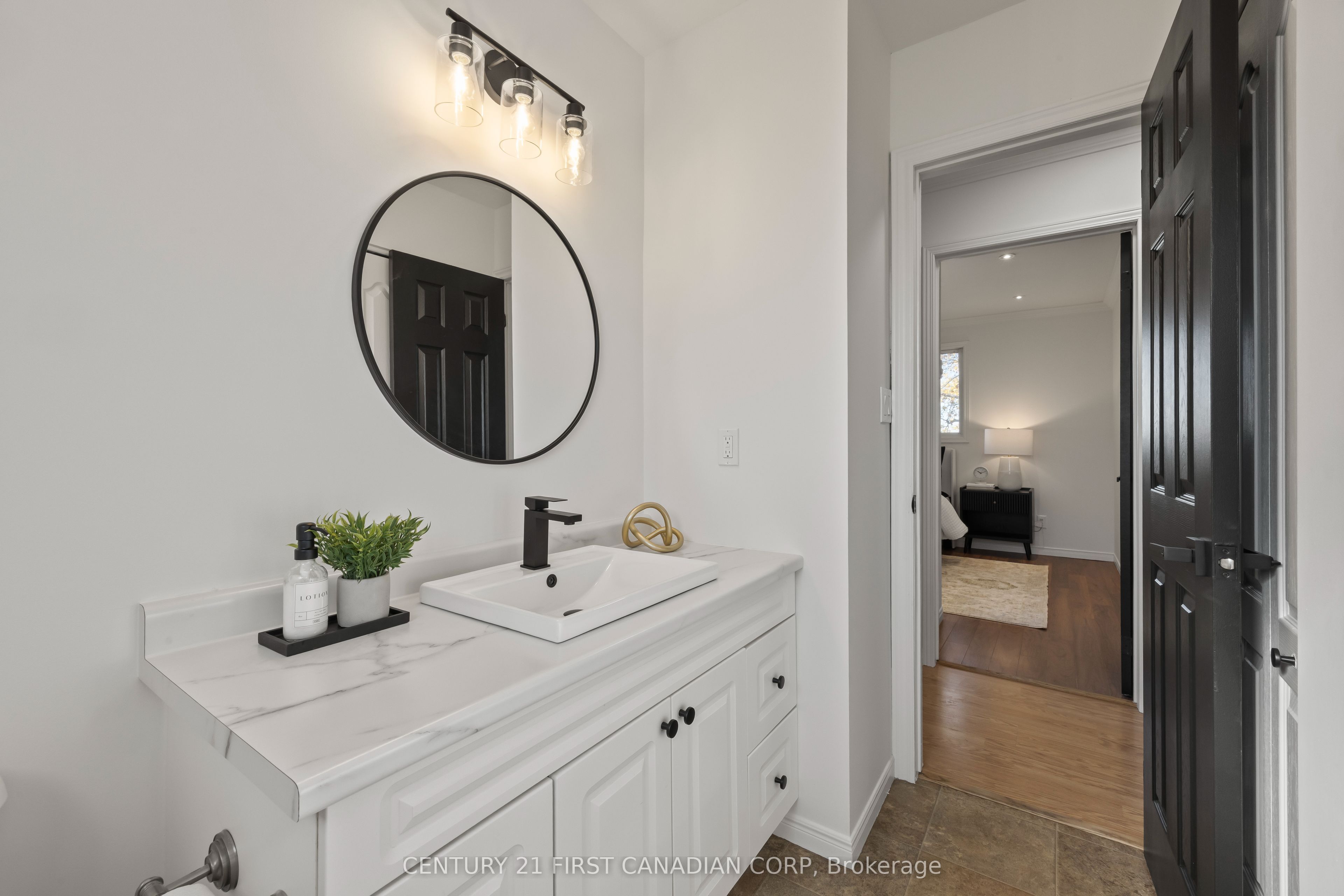 70986 B Line Property Photo 24