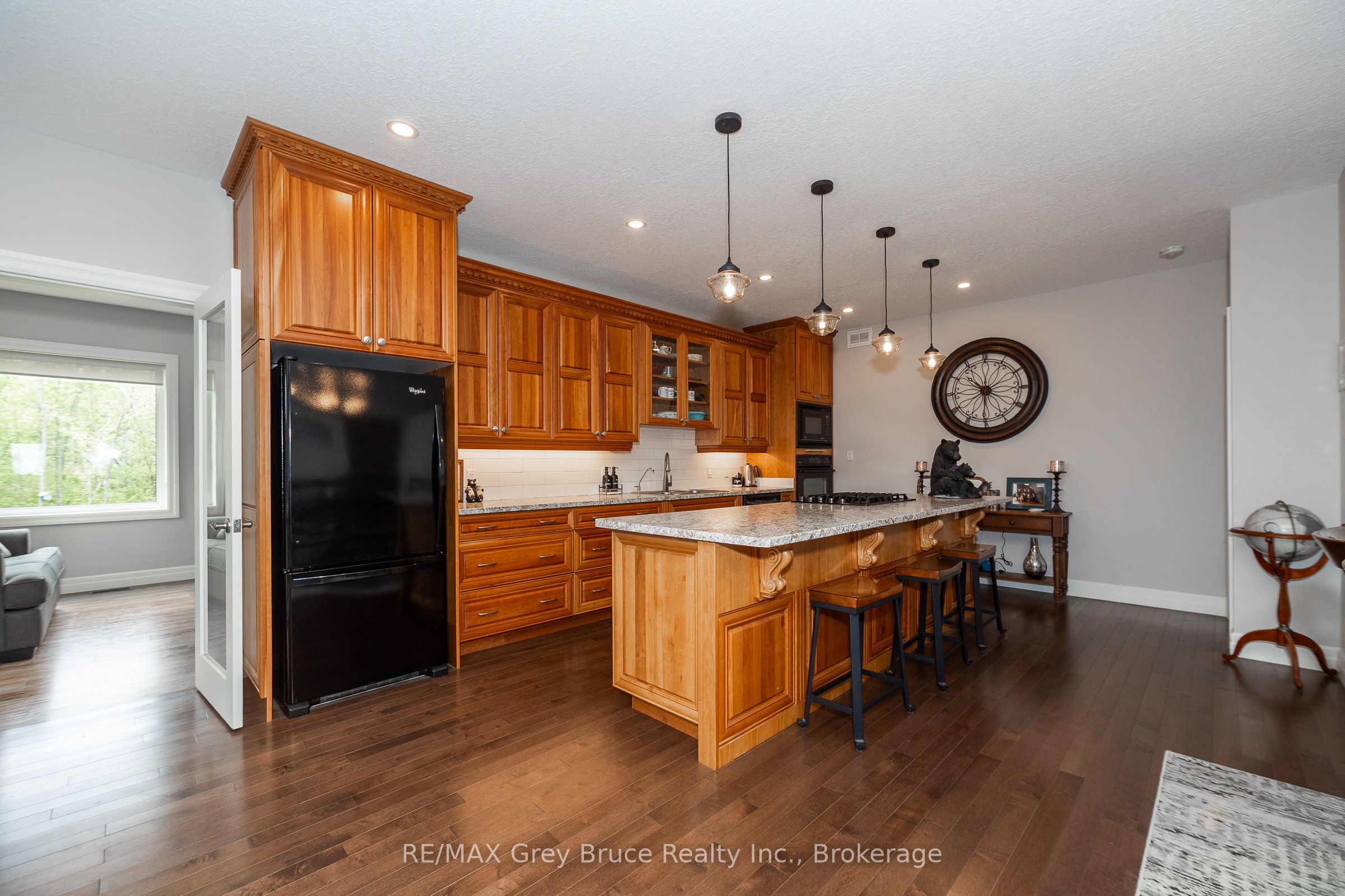 350293 A Concession Property Photo 11