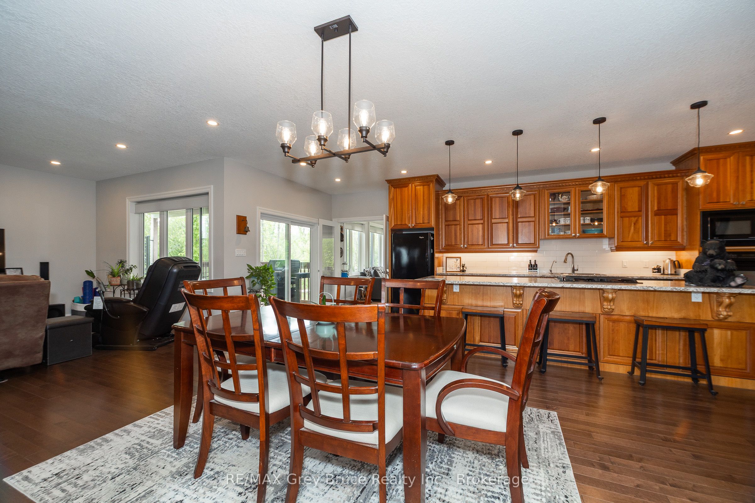 350293 A Concession Property Photo 17