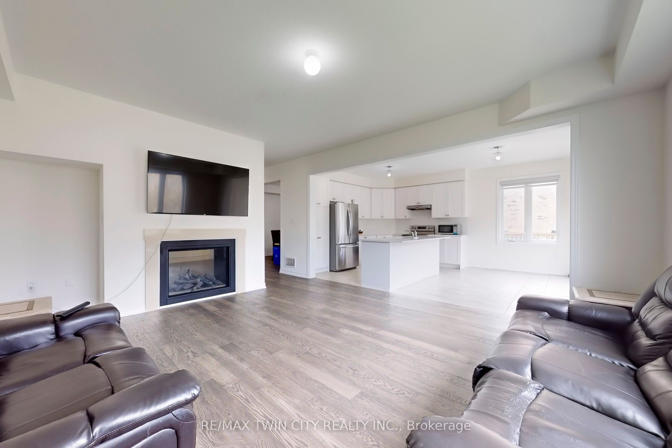 630 Lemay Grove Property Photo 6