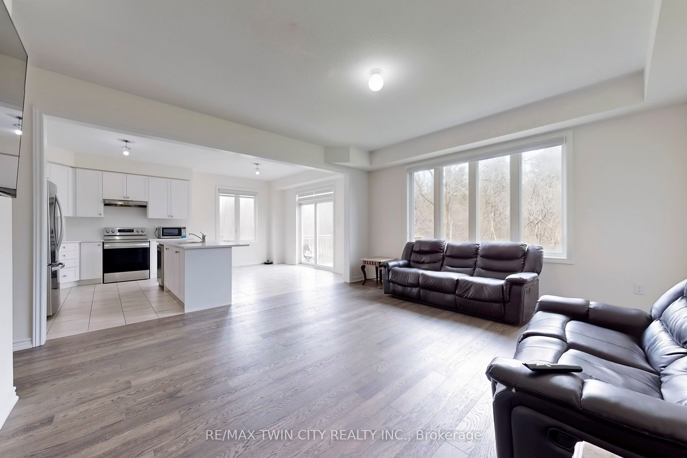 630 Lemay Grove Property Photo 8