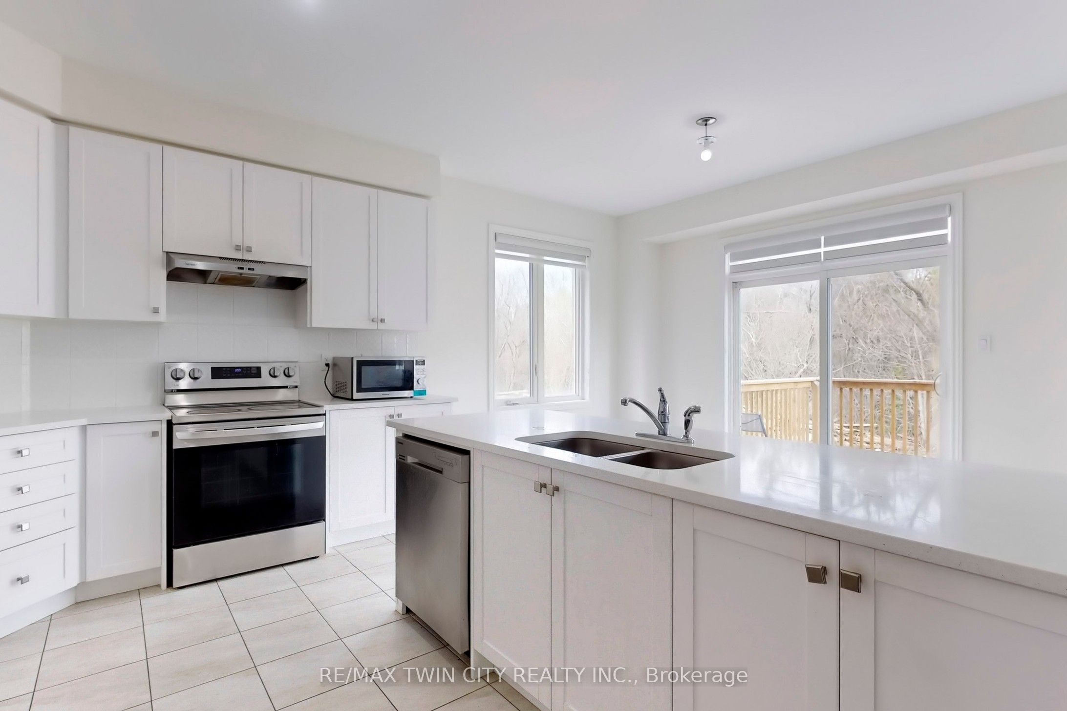 630 Lemay Grove Property Photo 24