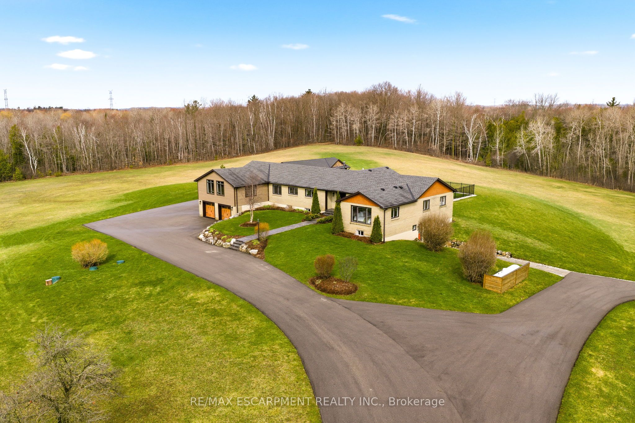 1371 10th Concession Road W Property Photo 2