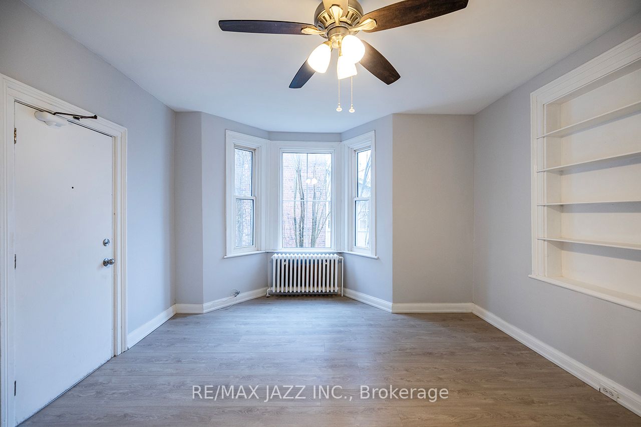 221 Walton Street Property Photo 6