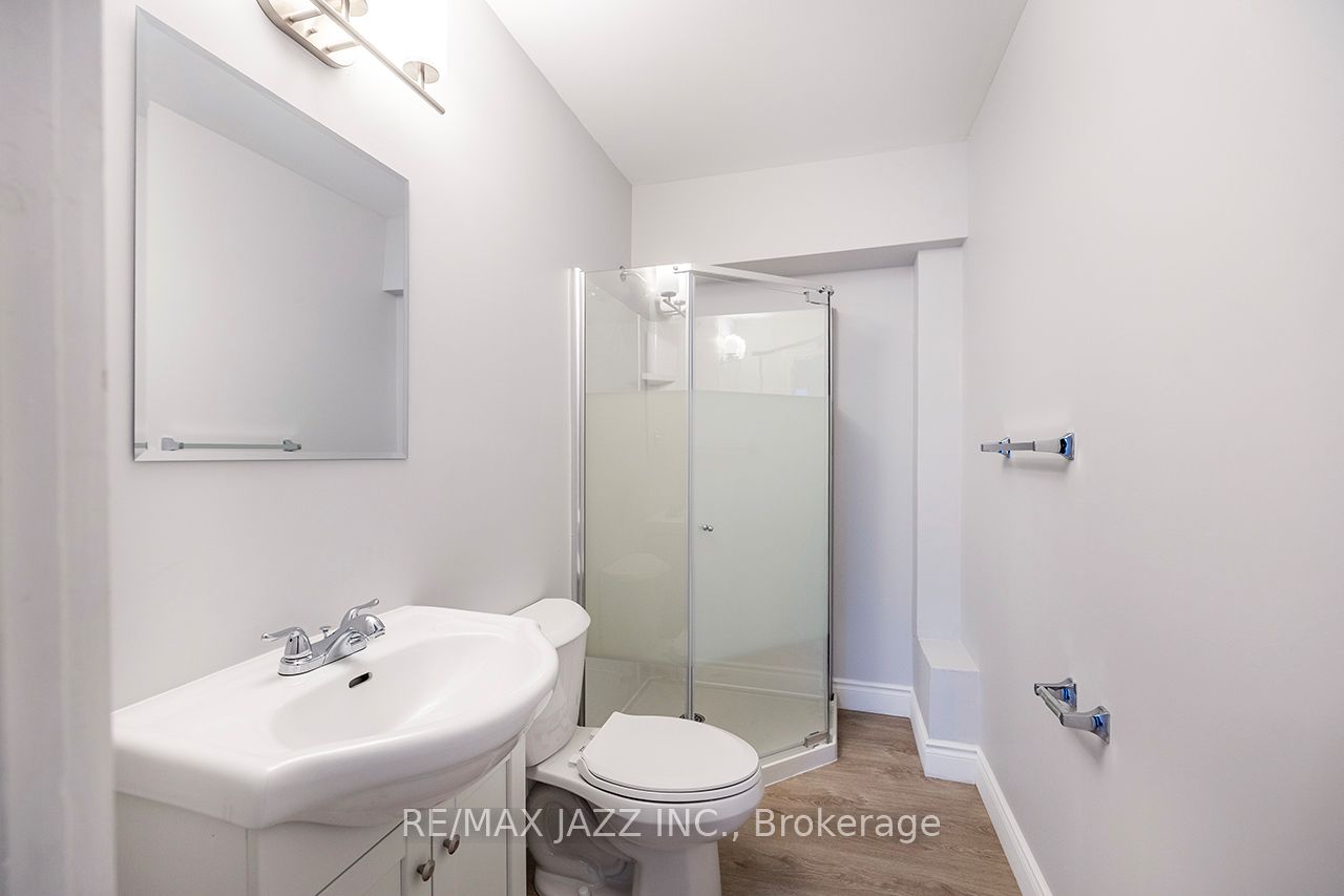 221 Walton Street Property Photo 11