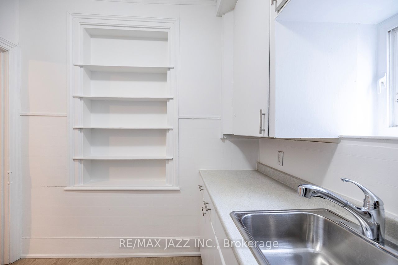 221 Walton Street Property Photo 13