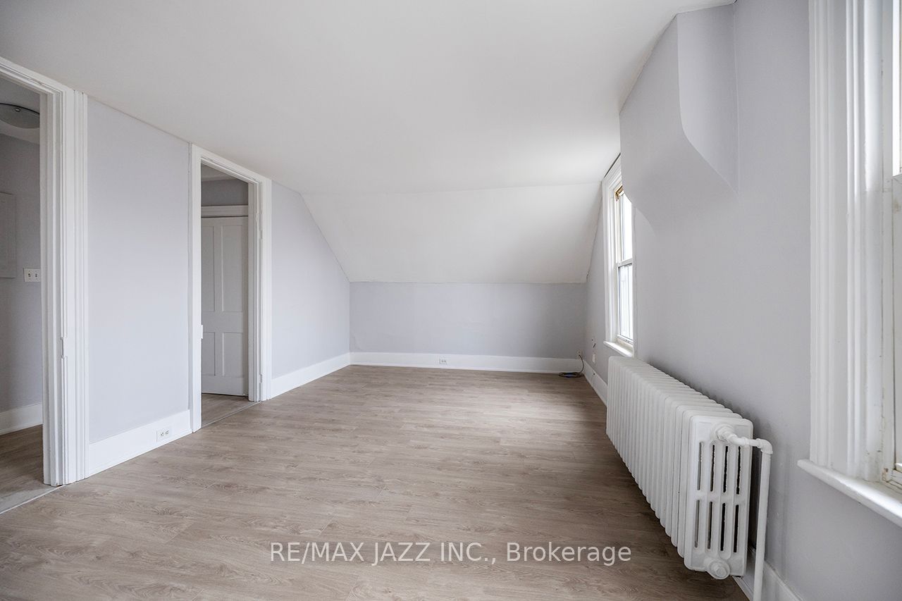 221 Walton Street Property Photo 16