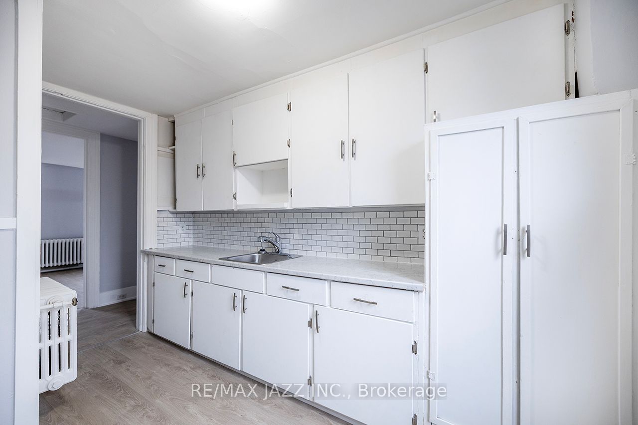 221 Walton Street Property Photo 19