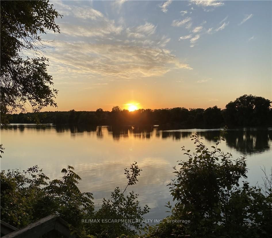 1042 River Road Property Photo 6