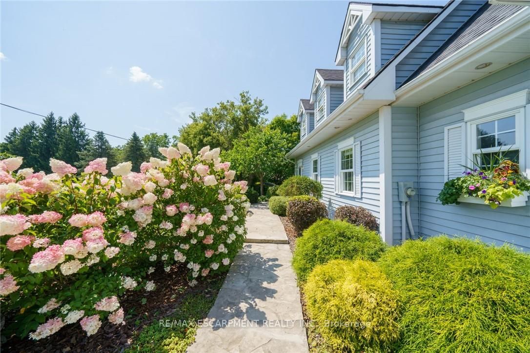 1042 River Road Property Photo 10