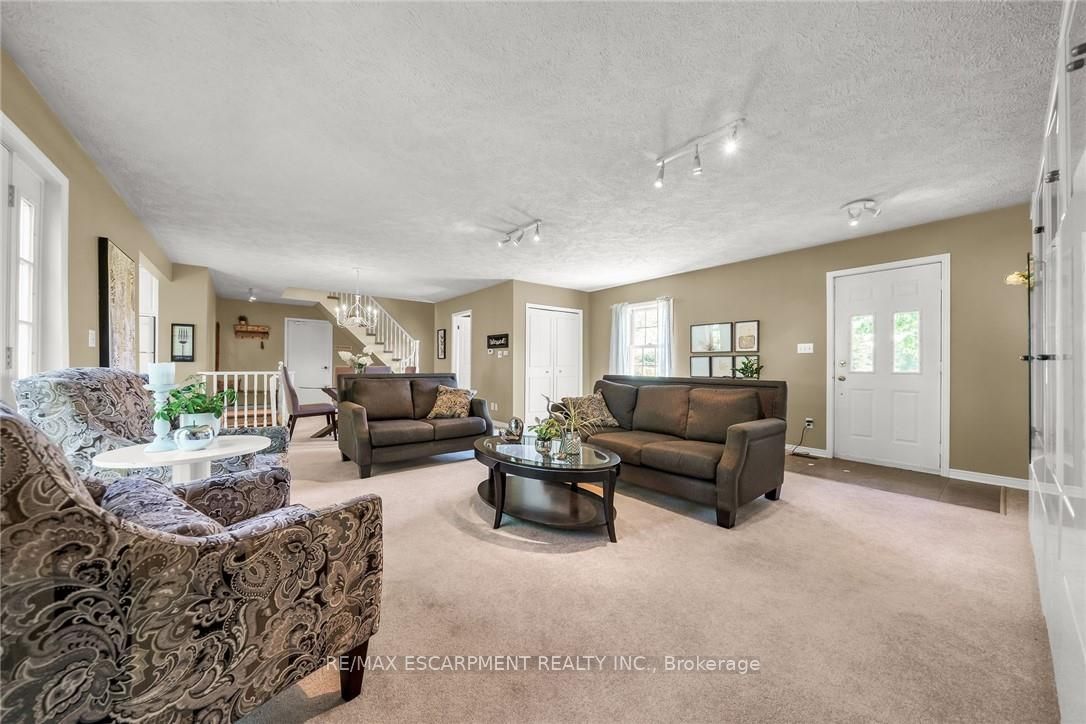 1042 River Road Property Photo 12