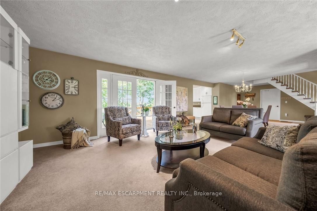 1042 River Road Property Photo 13