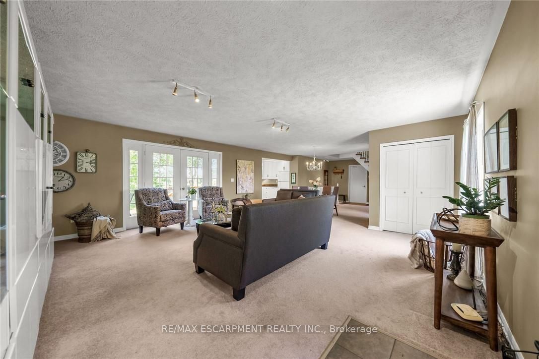 1042 River Road Property Photo 14